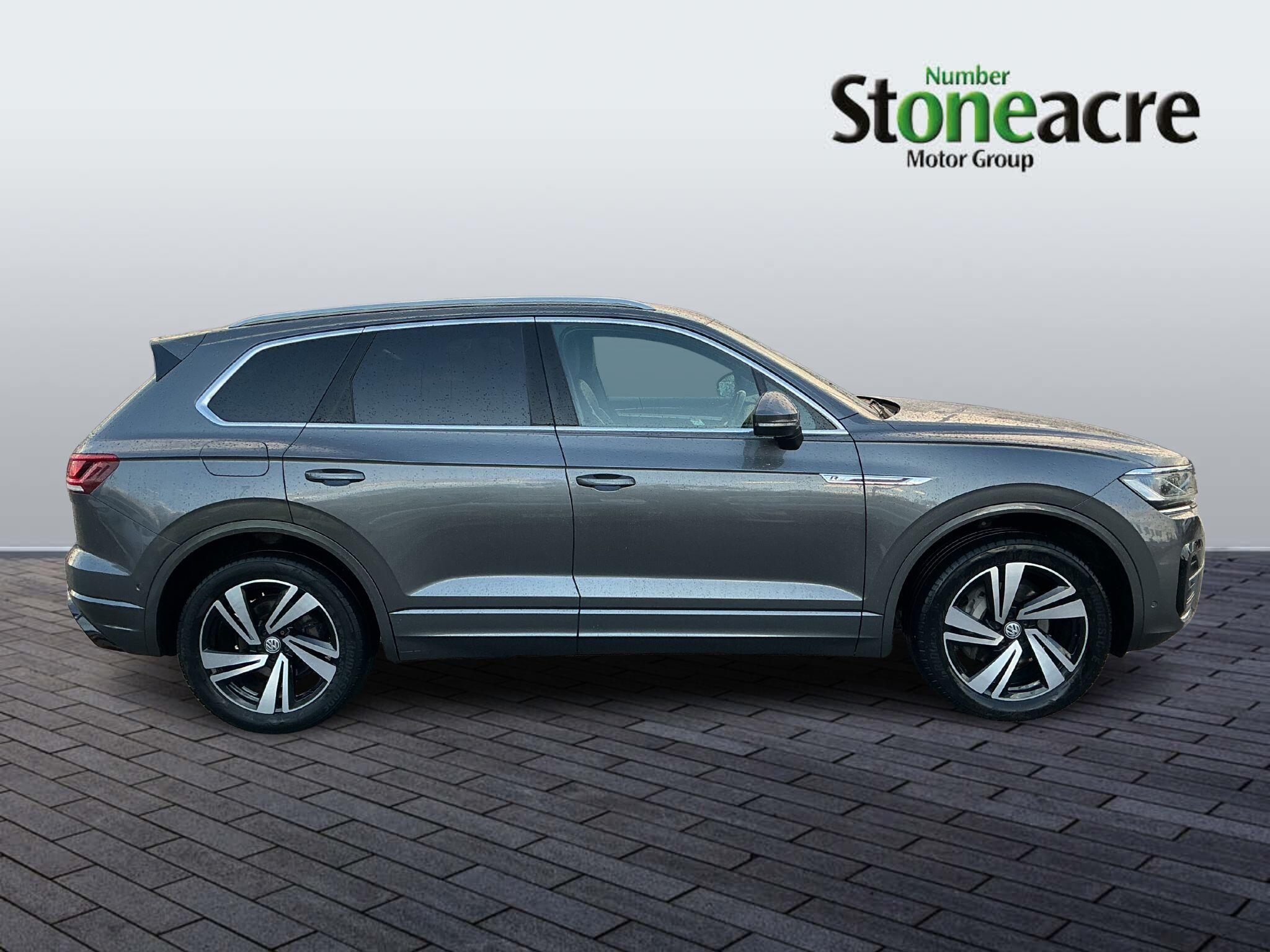 Volkswagen Touareg 3.0 TDI V6 R-Line Tech Tiptronic 4Motion Euro 6 (s/s) 5dr MW69YMK Image 2