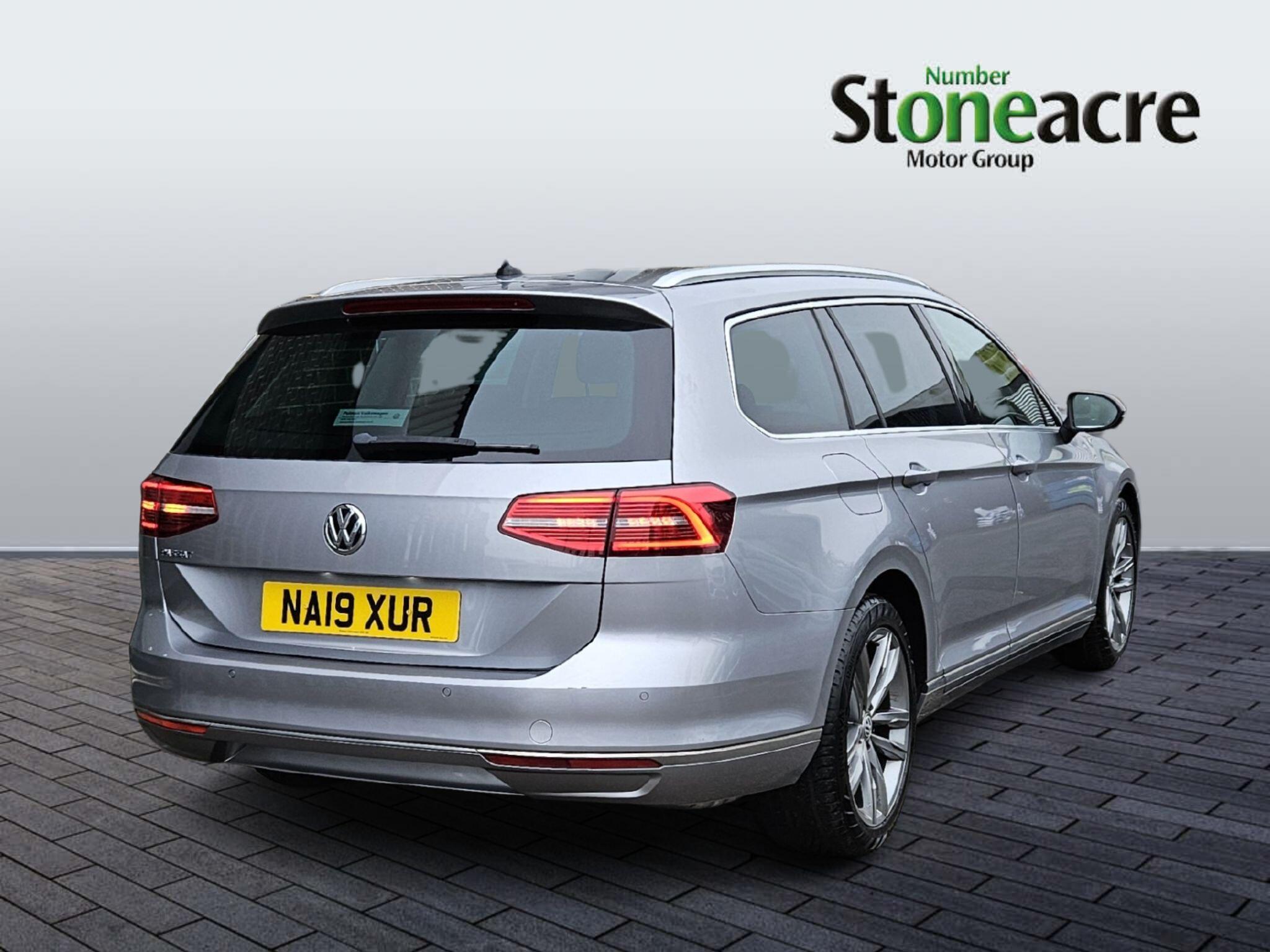 Volkswagen Passat 1.5 TSI EVO GT Euro 6 (s/s) 5dr NA19XUR Image 3