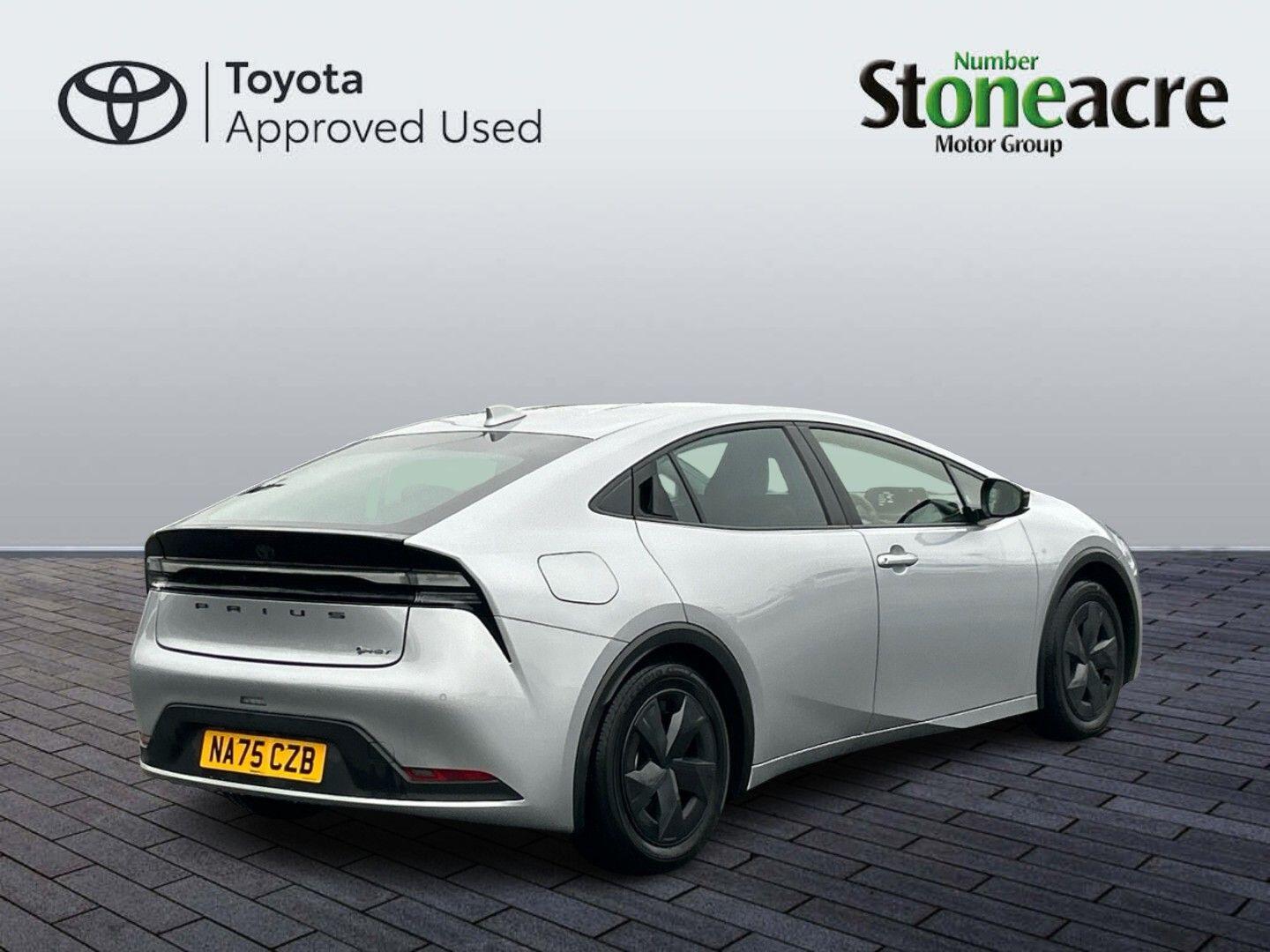 Toyota Prius Plug-in Hybrid 2.0 13.6 kWh Design CVT Euro 6 (s/s) 5dr NA75CZB Image 3