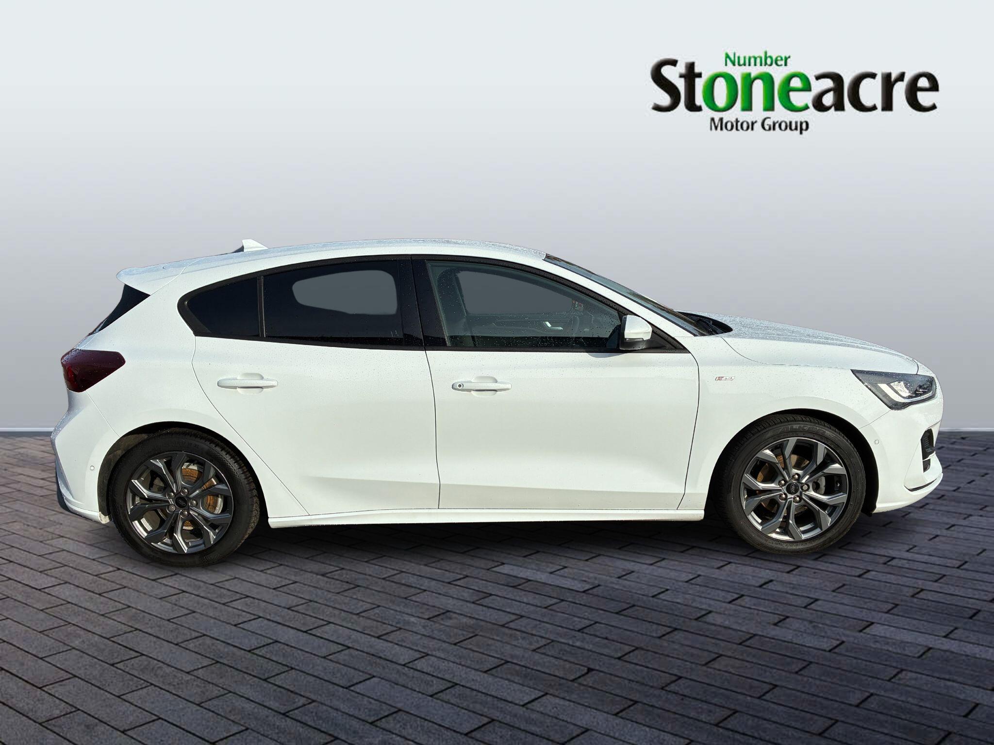 Ford Focus 1.0 EcoBoost ST-Line Style 5dr YP23FTE Image 2