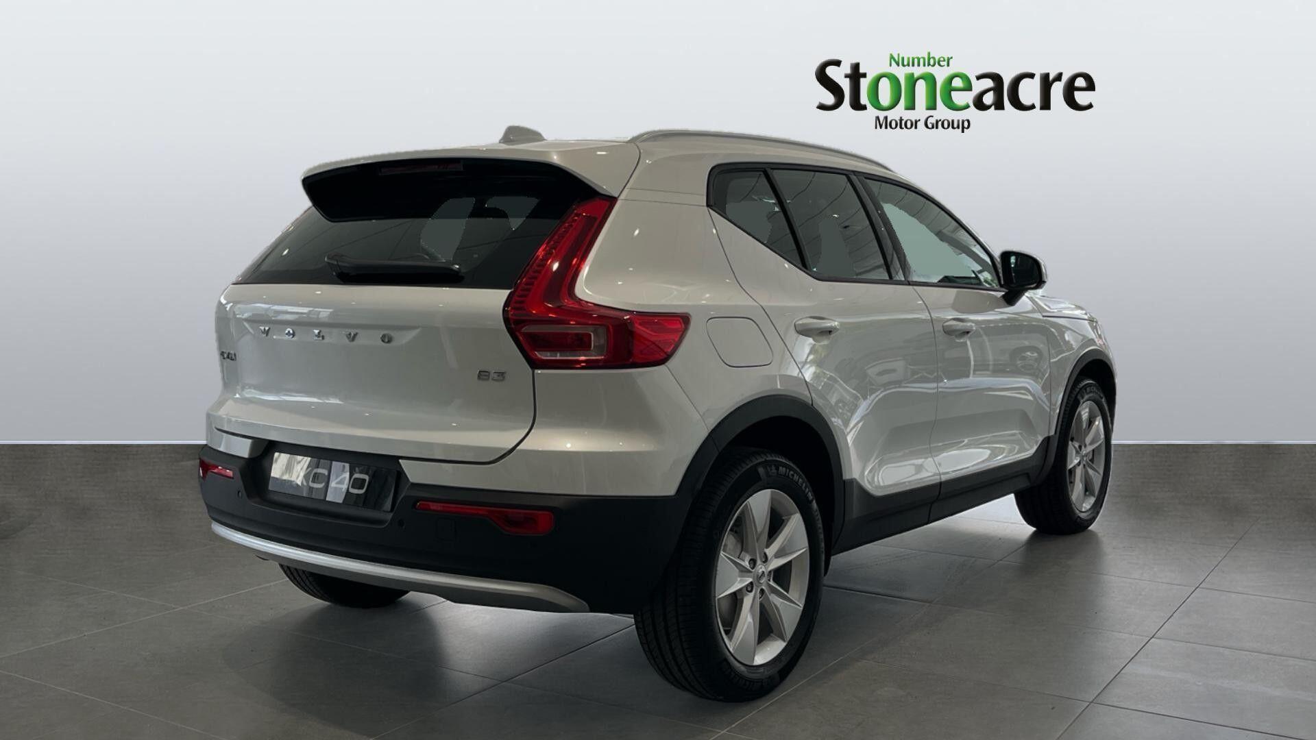 Volvo XC40 Core B3 (163 hp) Auto YG75DZT Image 3