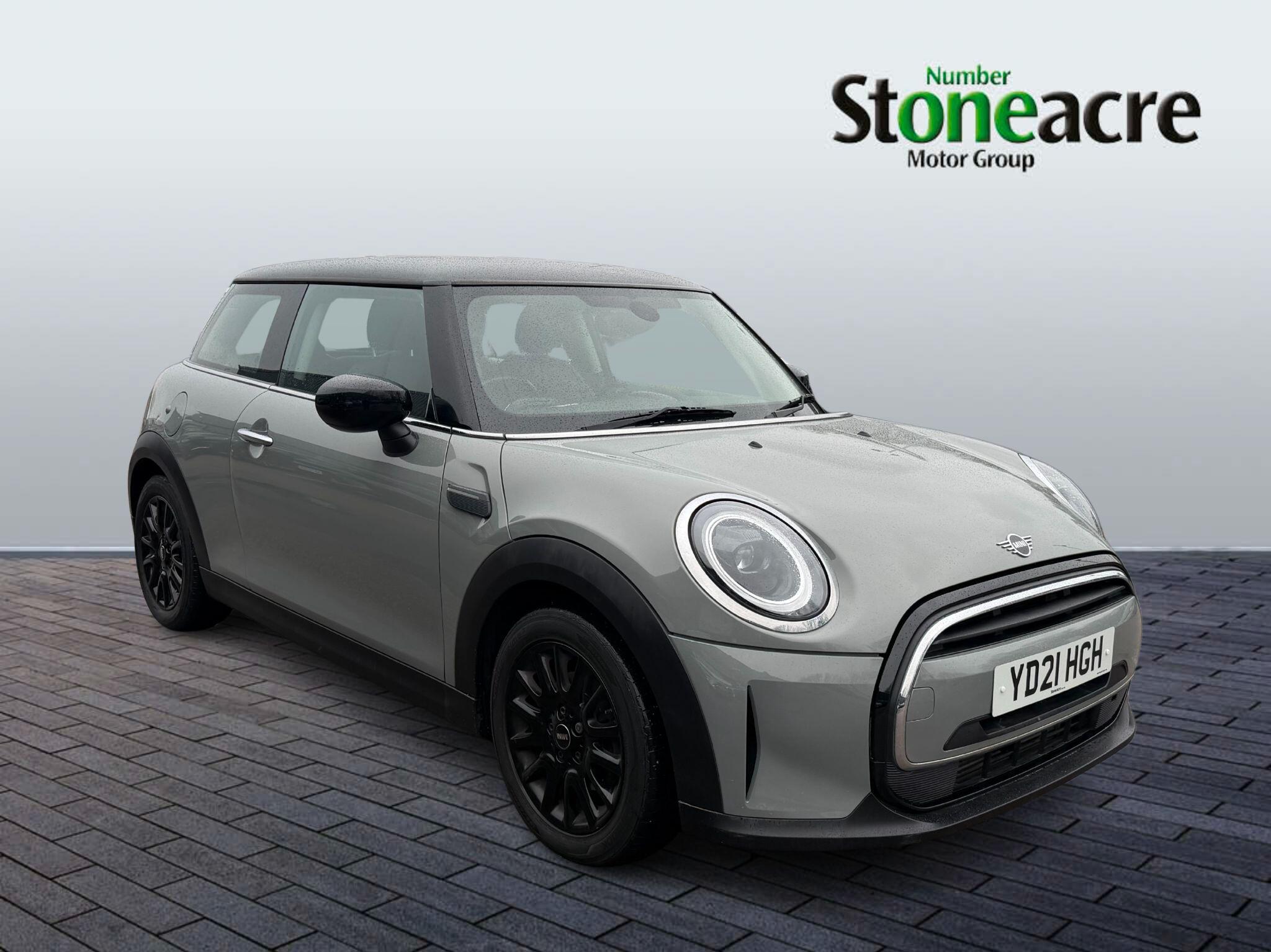 MINI Hatch 1.5 Cooper Classic Steptronic Euro 6 (s/s) 3dr YD21HGH Image 1