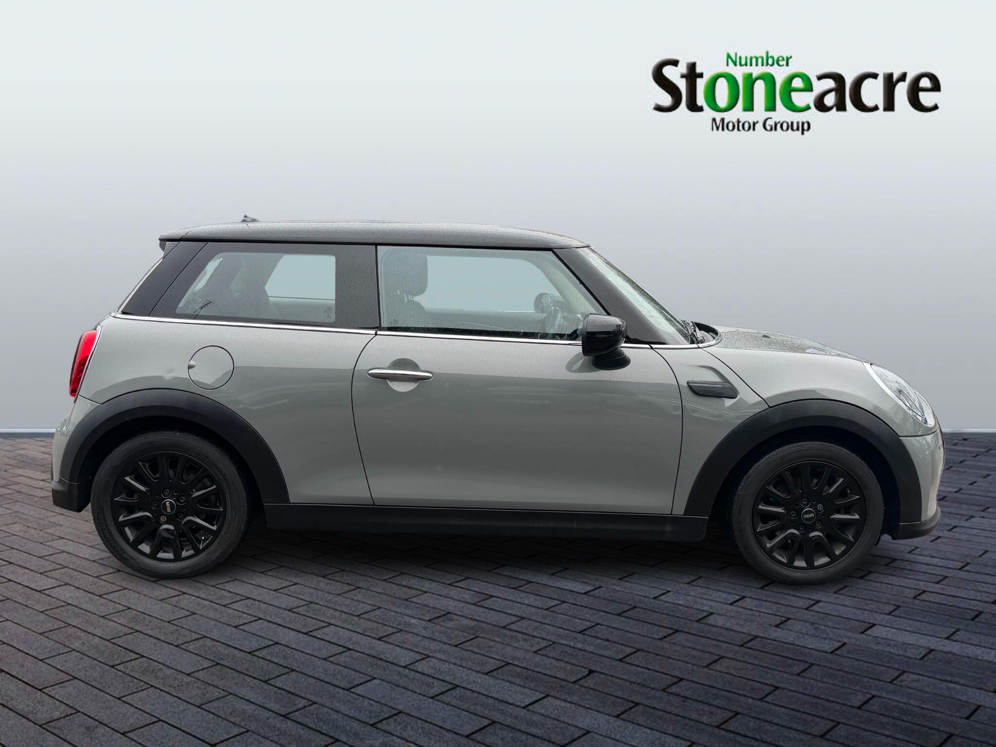 MINI Hatch 1.5 Cooper Classic Steptronic Euro 6 (s/s) 3dr YD21HGH Image 2