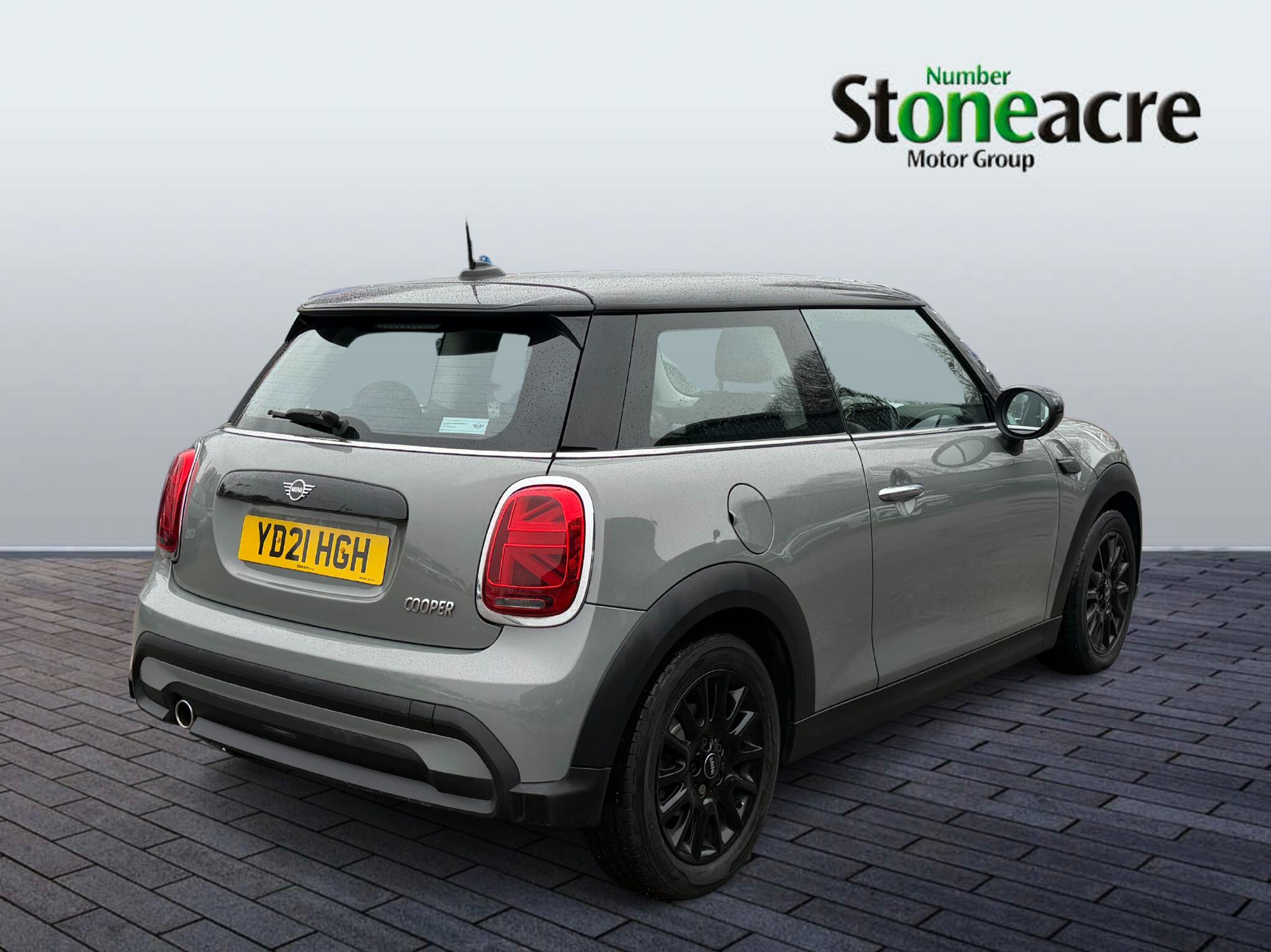 MINI Hatch 1.5 Cooper Classic Steptronic Euro 6 (s/s) 3dr YD21HGH Image 3