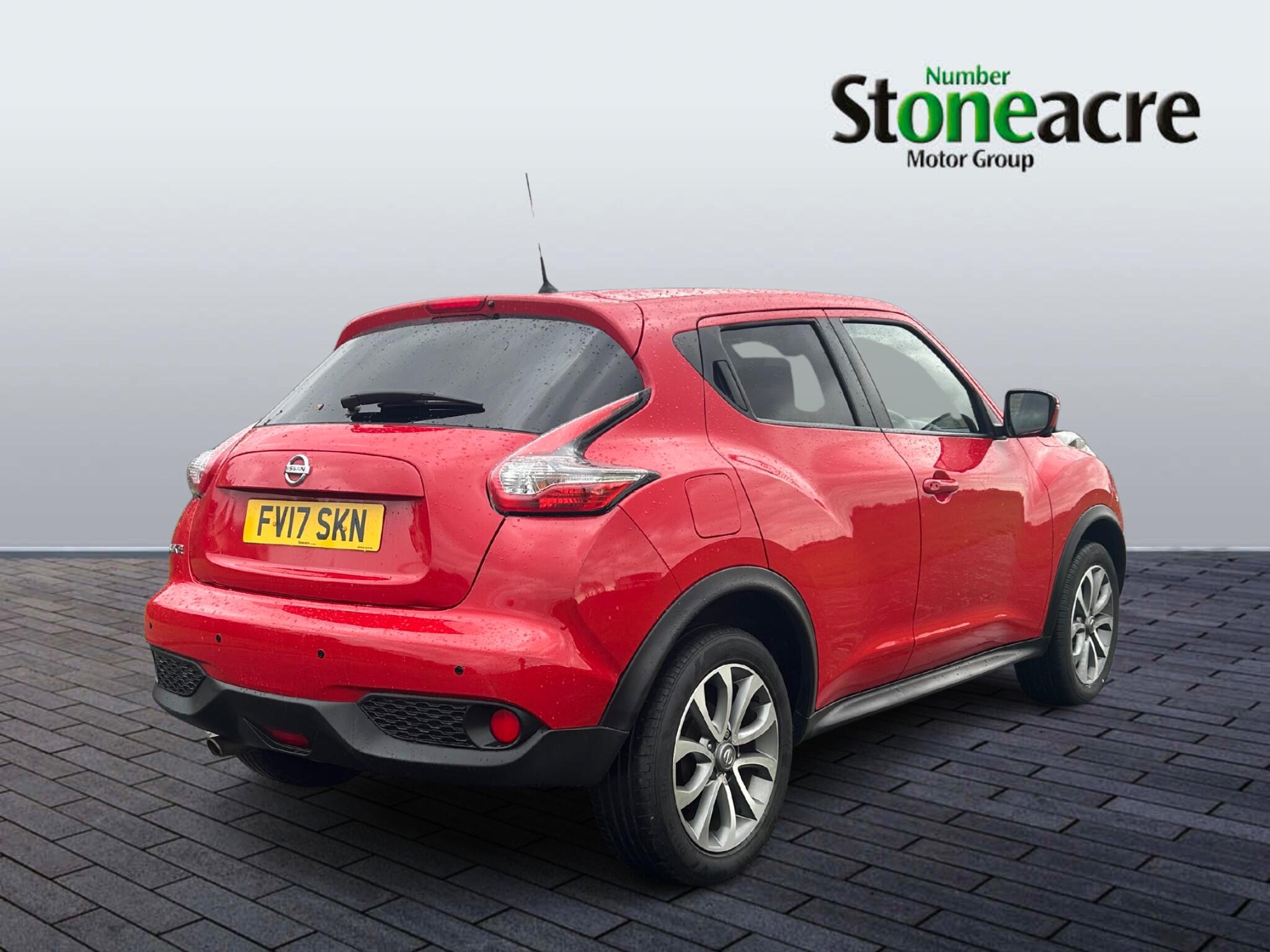 Nissan Juke 1.6 Tekna SUV 5dr Petrol XTRON Euro 6 (117 ps) FV17SKN Image 3