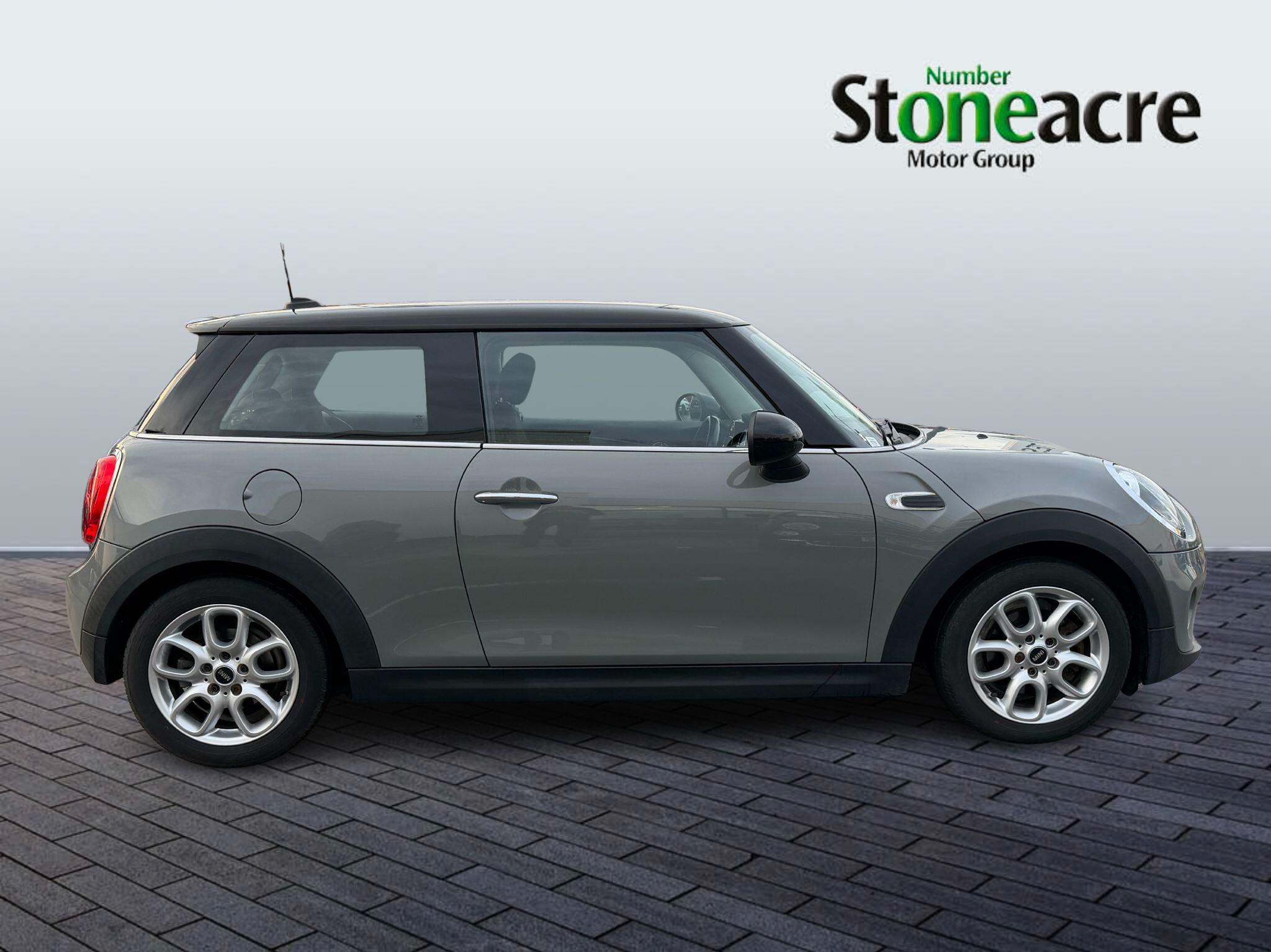 MINI Hatch 1.5 Cooper 3dr Auto BM17NWC Image 2