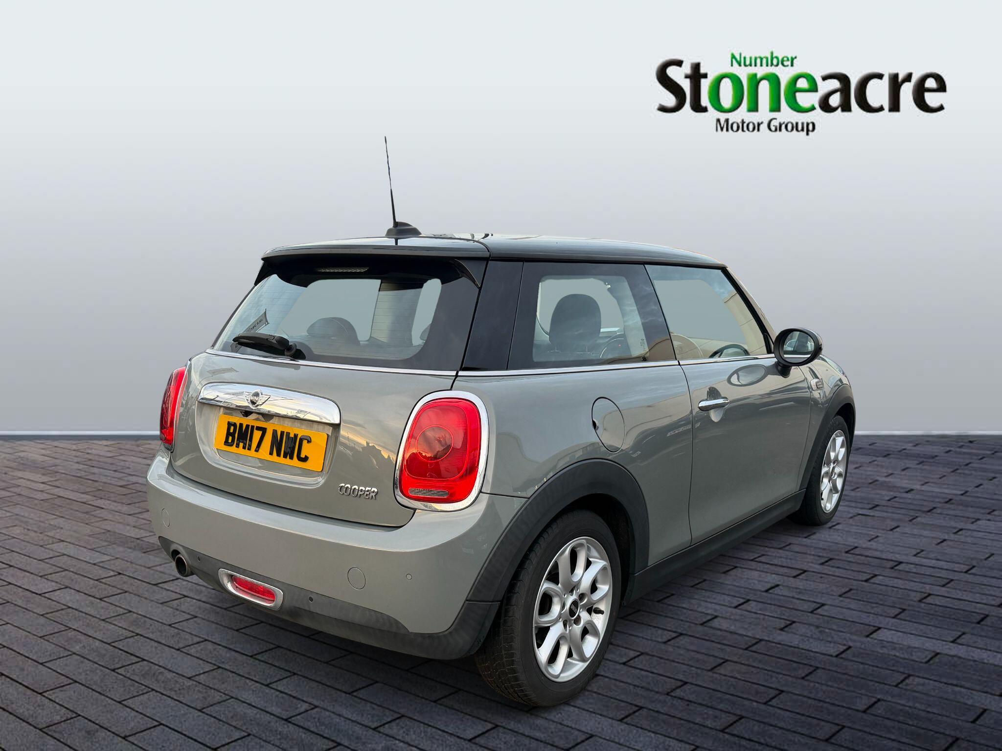 MINI Hatch 1.5 Cooper 3dr Auto BM17NWC Image 3