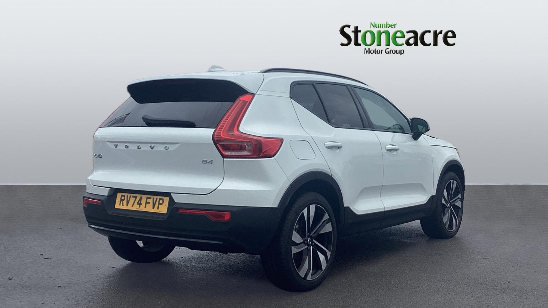 Volvo XC40 2.0 B4 MHEV Ultra Dark DCT Auto Euro 6 (s/s) 5dr RV74FVP Image 2