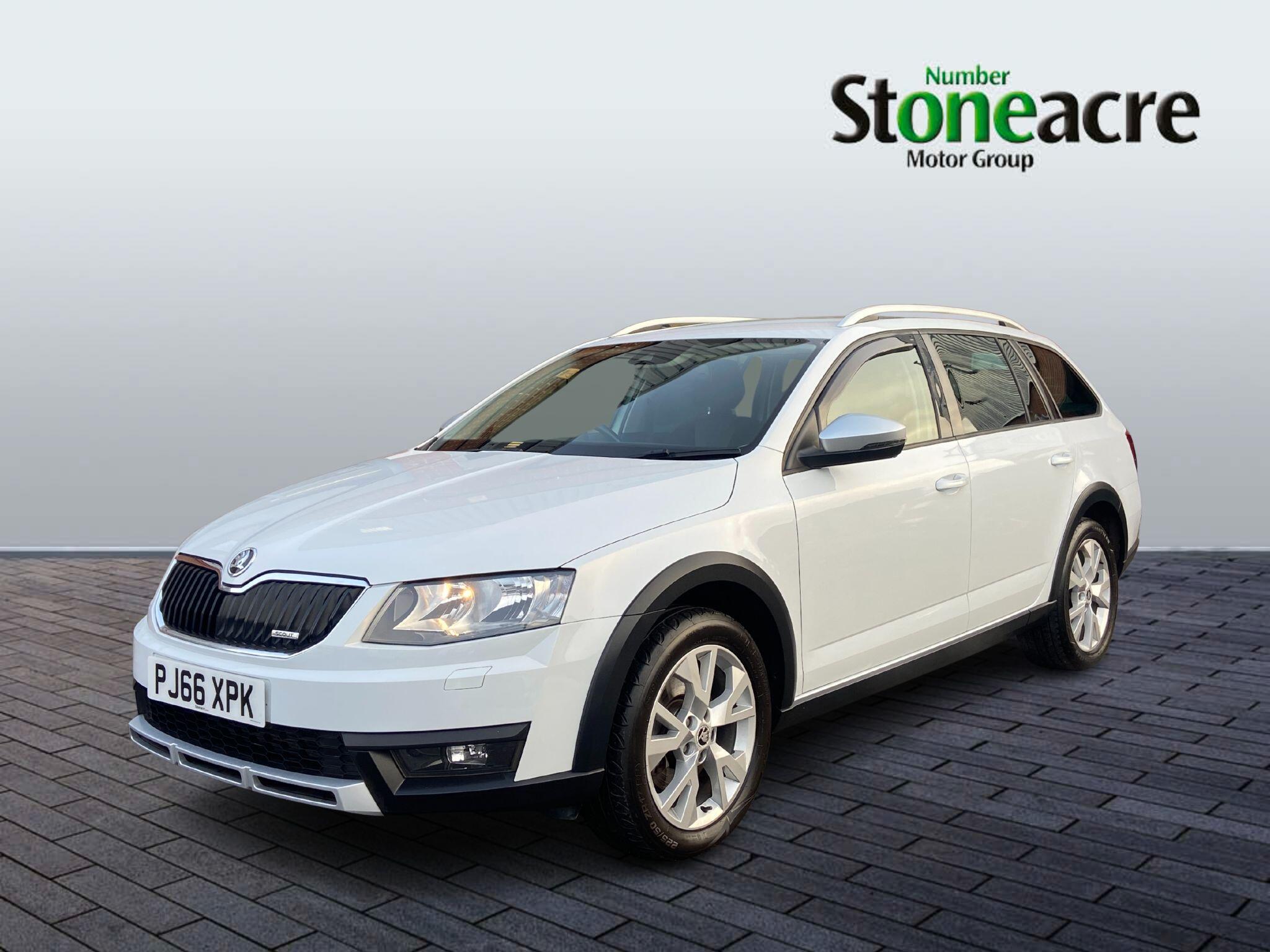 Skoda Octavia 2.0 TDI Scout Estate 5dr Diesel DSG 4WD Euro 6 (s/s) (184 ps) PJ66XPK Image 3