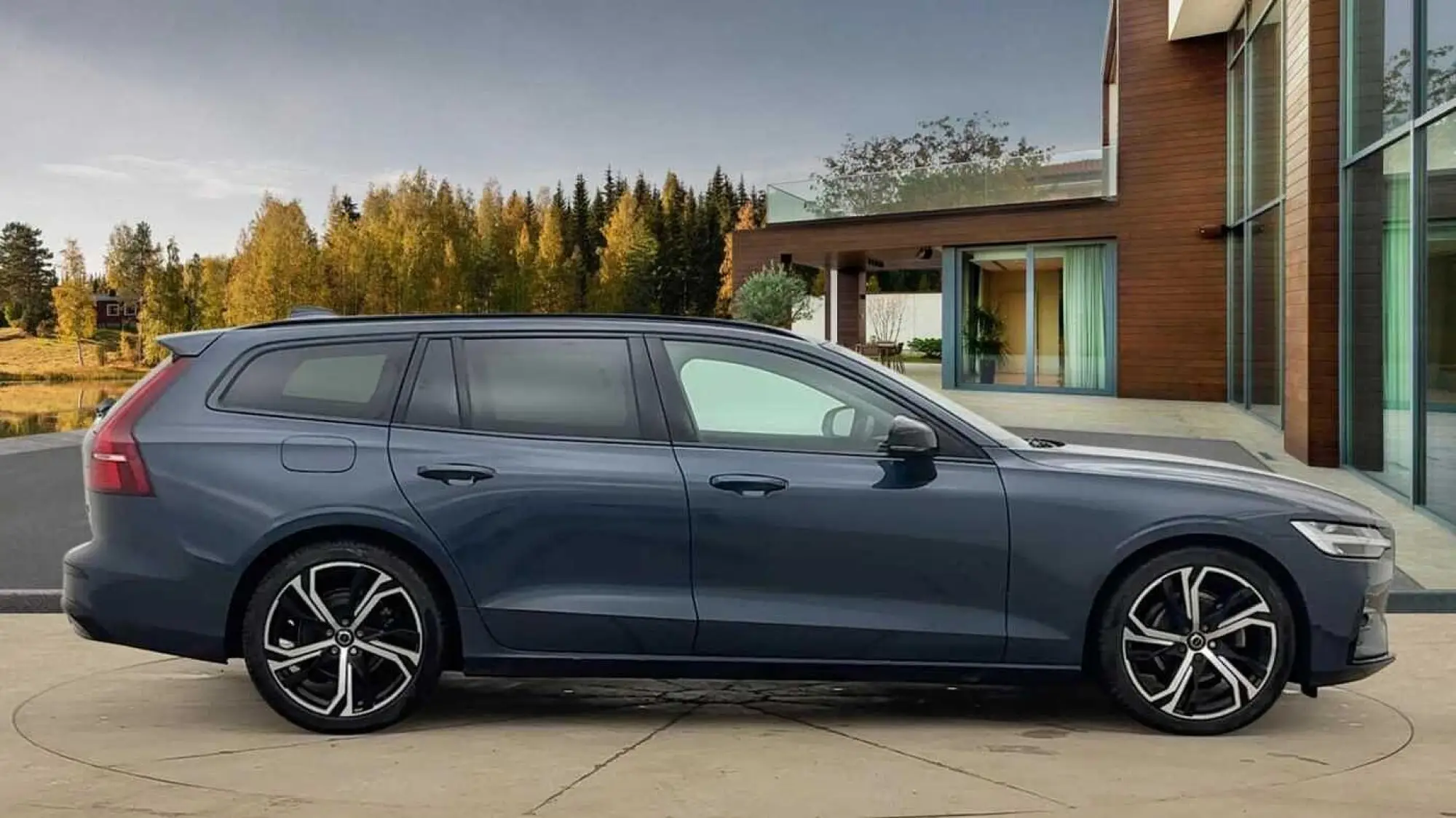 Volvo V60 2.0 B4 MHEV Plus DCT Auto Euro 6 (s/s) 5dr RF74AUV Image 2