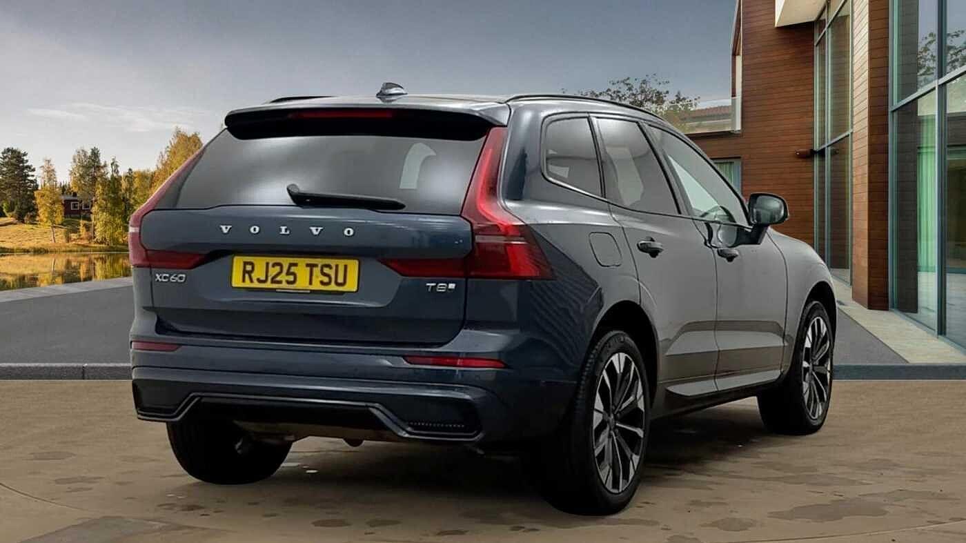 Volvo XC60 2.0 T8 18.8kWh Ultra Dark Auto AWD Euro 6 (s/s) 5dr RJ25TSU Image 3