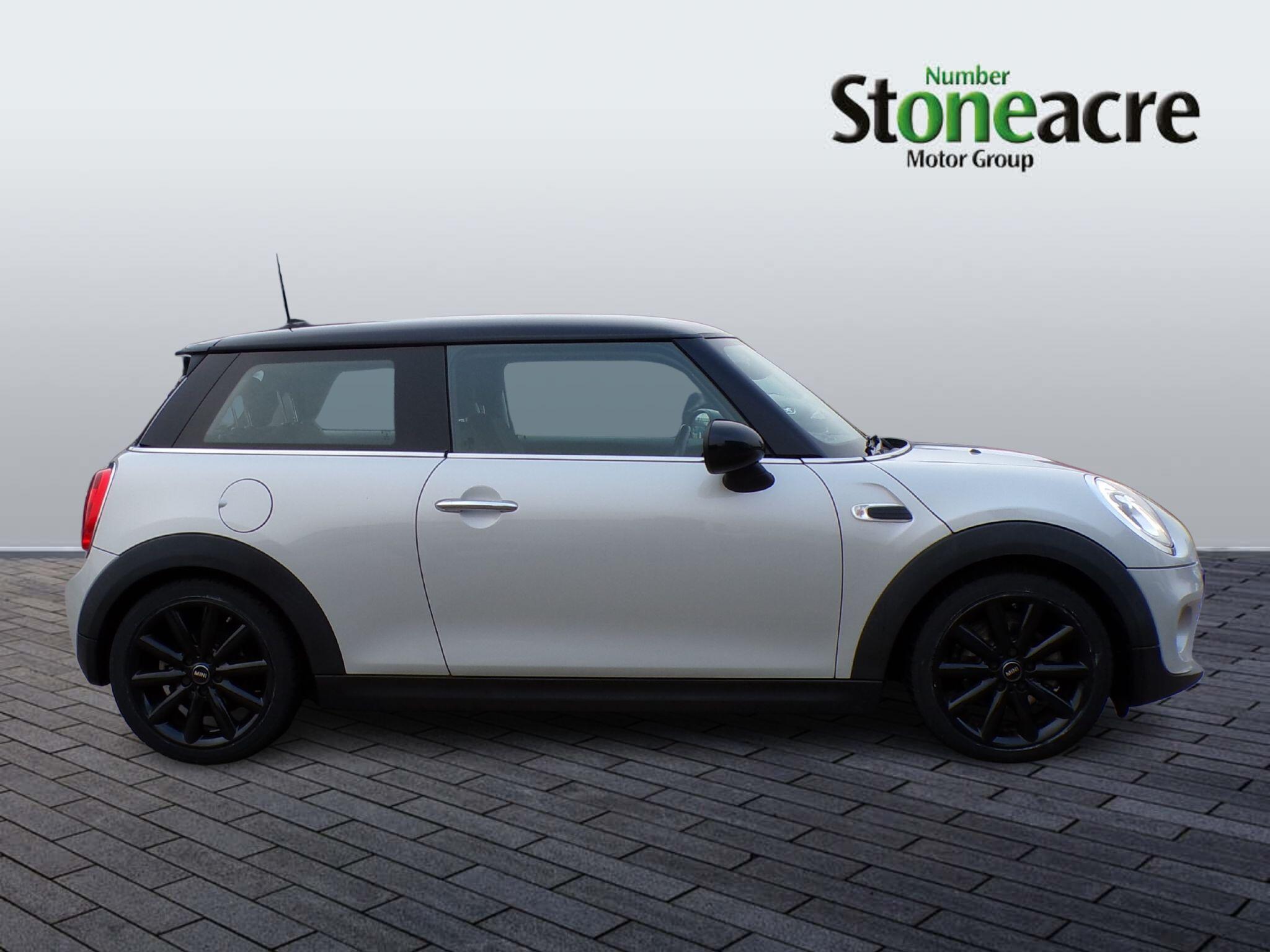 MINI Hatch 1.5 Cooper 3dr Auto GL16NHH Image 2