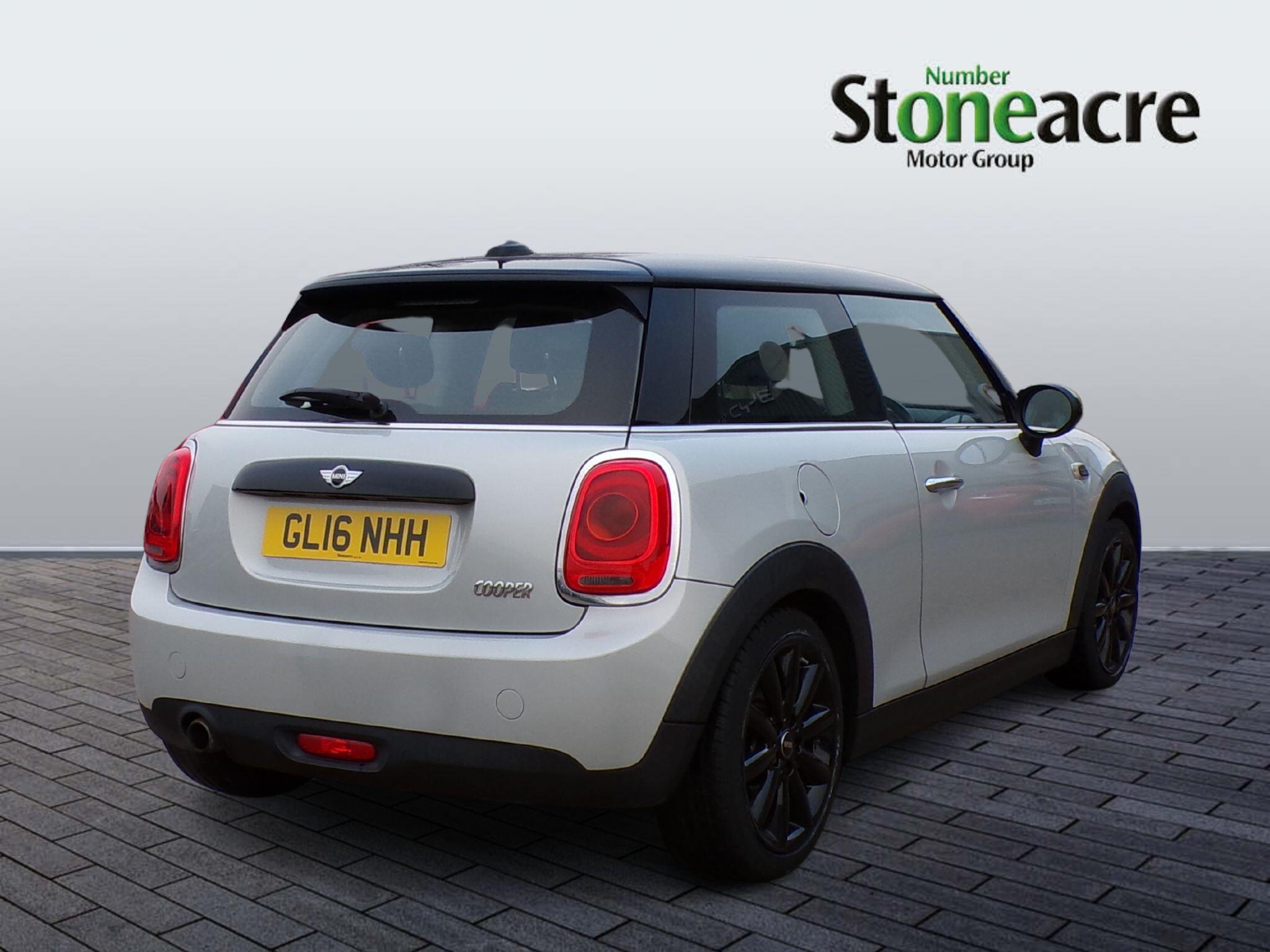 MINI Hatch 1.5 Cooper 3dr Auto GL16NHH Image 3