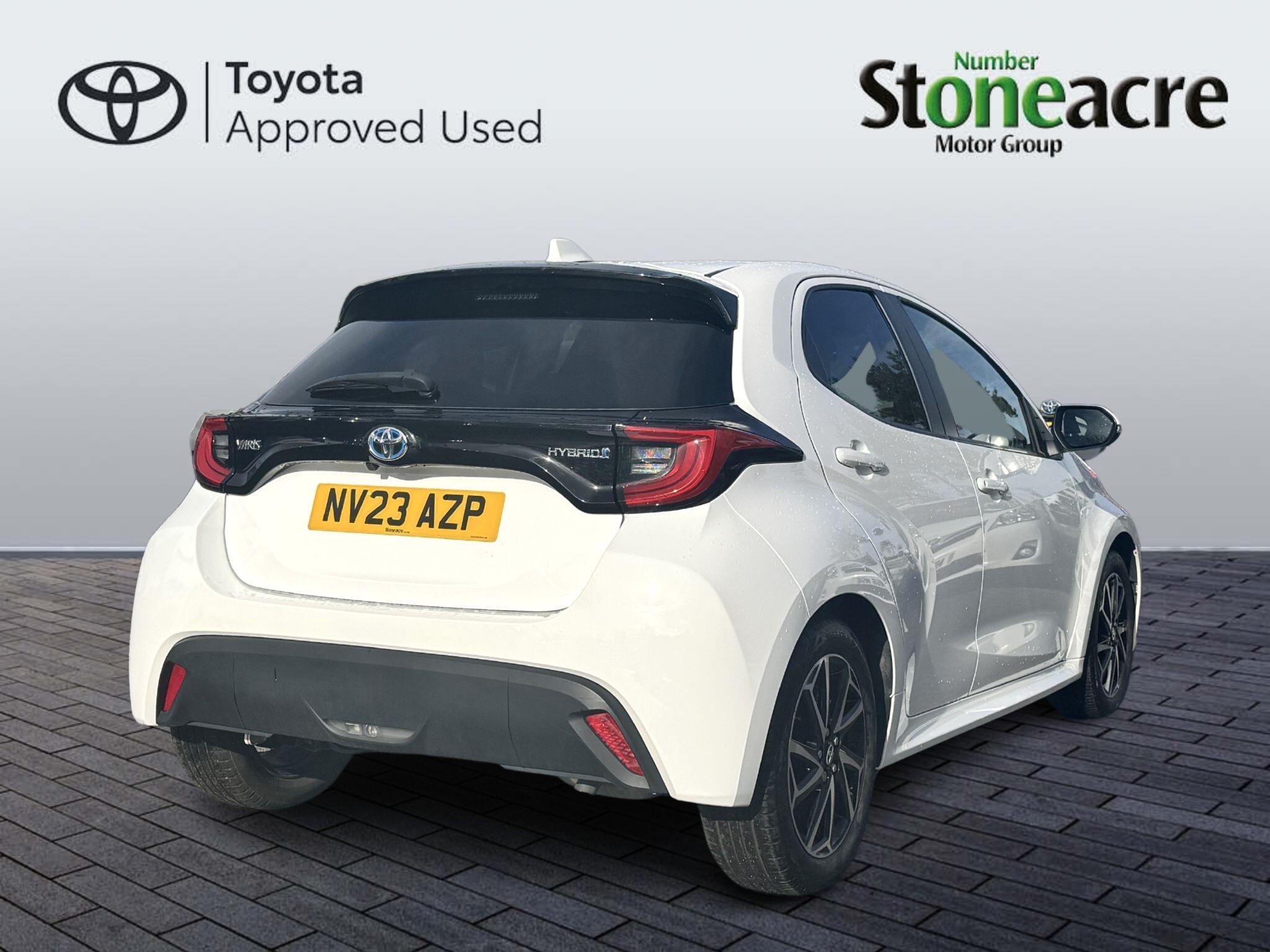 Toyota Yaris 1.5 Hybrid Design 5dr CVT NV23AZP Image 3