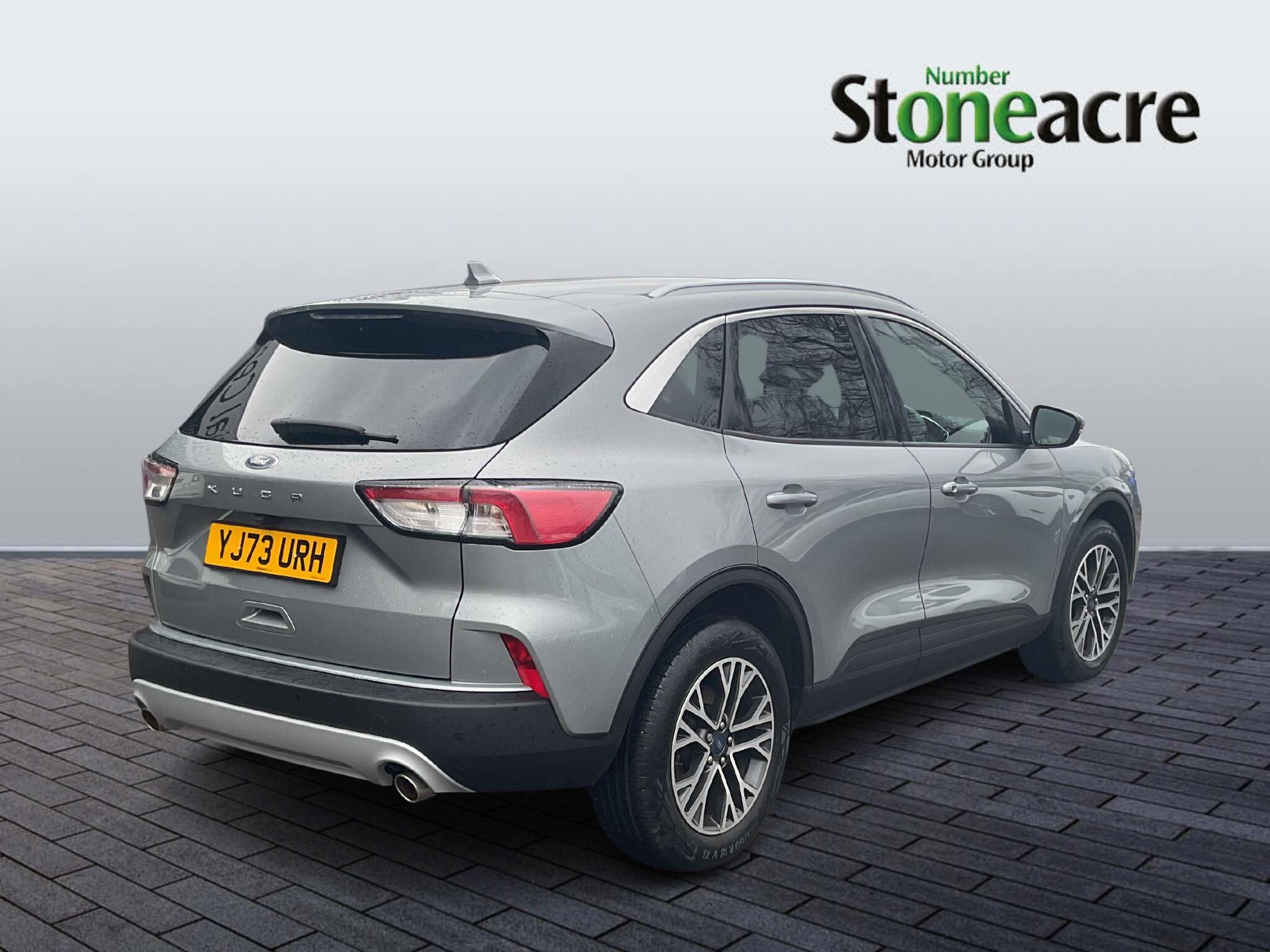 Ford Kuga 1.5 EcoBoost 150 Titanium Edition 5dr YJ73URH Image 3