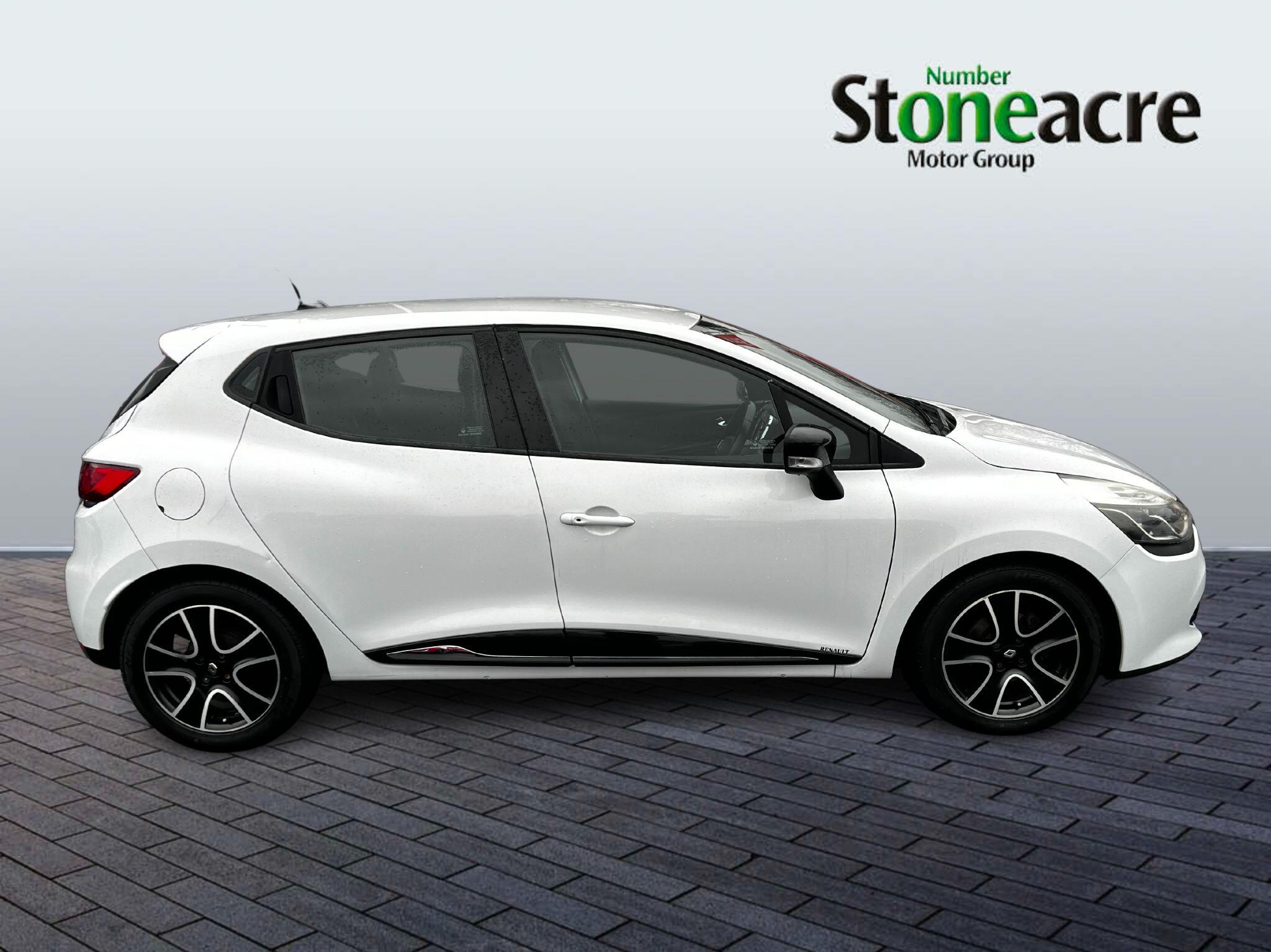 Renault Clio 0.9 TCe Dynamique MediaNav Euro 5 (s/s) 5dr RV64WOH Image 2