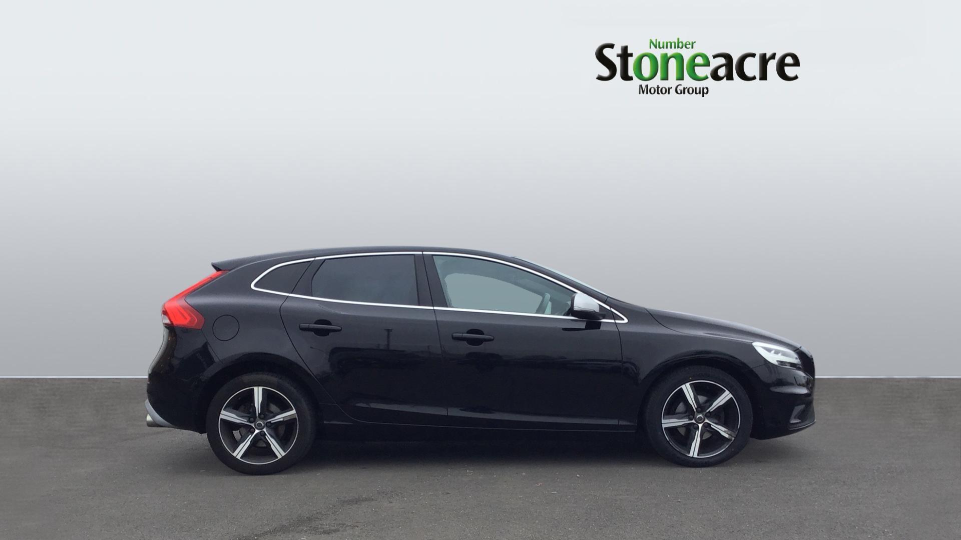 Volvo V40 2.0 D2 R-Design Edition Euro 6 (s/s) 5dr EA19WOX Image 3