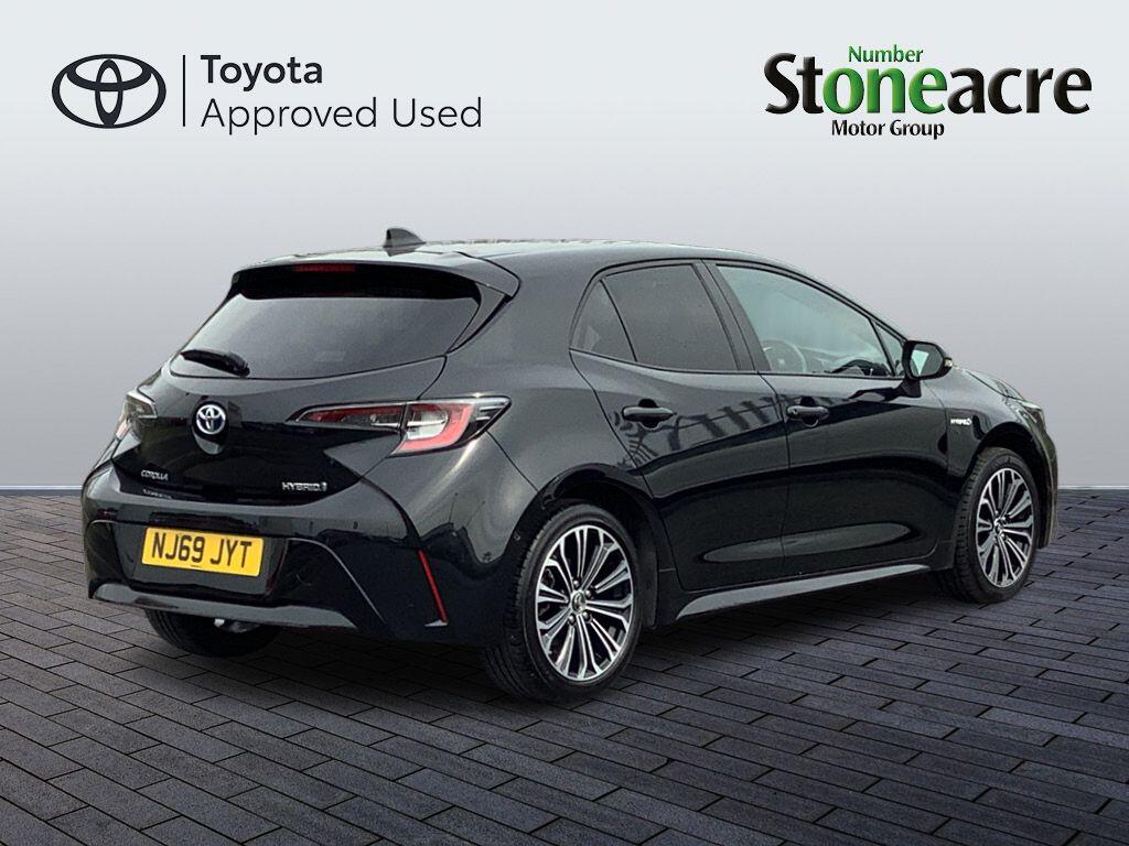 Toyota Corolla Hatchback 1.8 VVT-h Design CVT Euro 6 (s/s) 5dr NJ69JYT Image 3