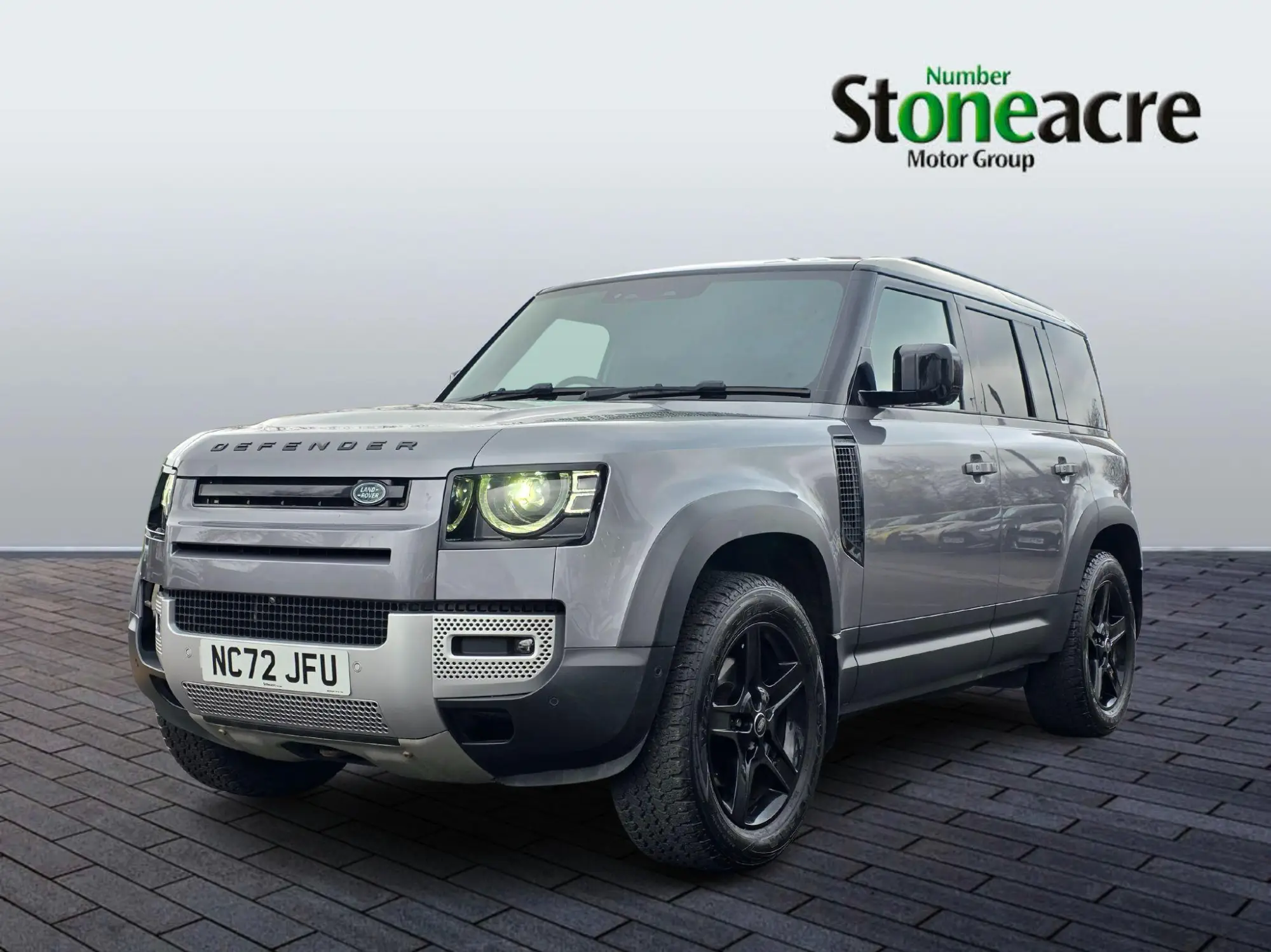 Land Rover Defender 110 3.0 D250 MHEV SE Hard Top SUV Auto 4WD MWB Euro 6 (s/s) 5dr NC72JFU Image 3