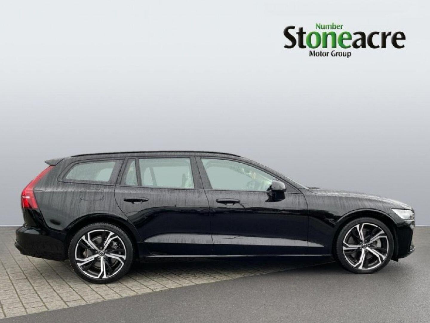 Volvo V60 2.0h T6 Recharge 18.8kWh Plus Dark Auto AWD Euro 6 (s/s) 5dr DK72MVM Image 3