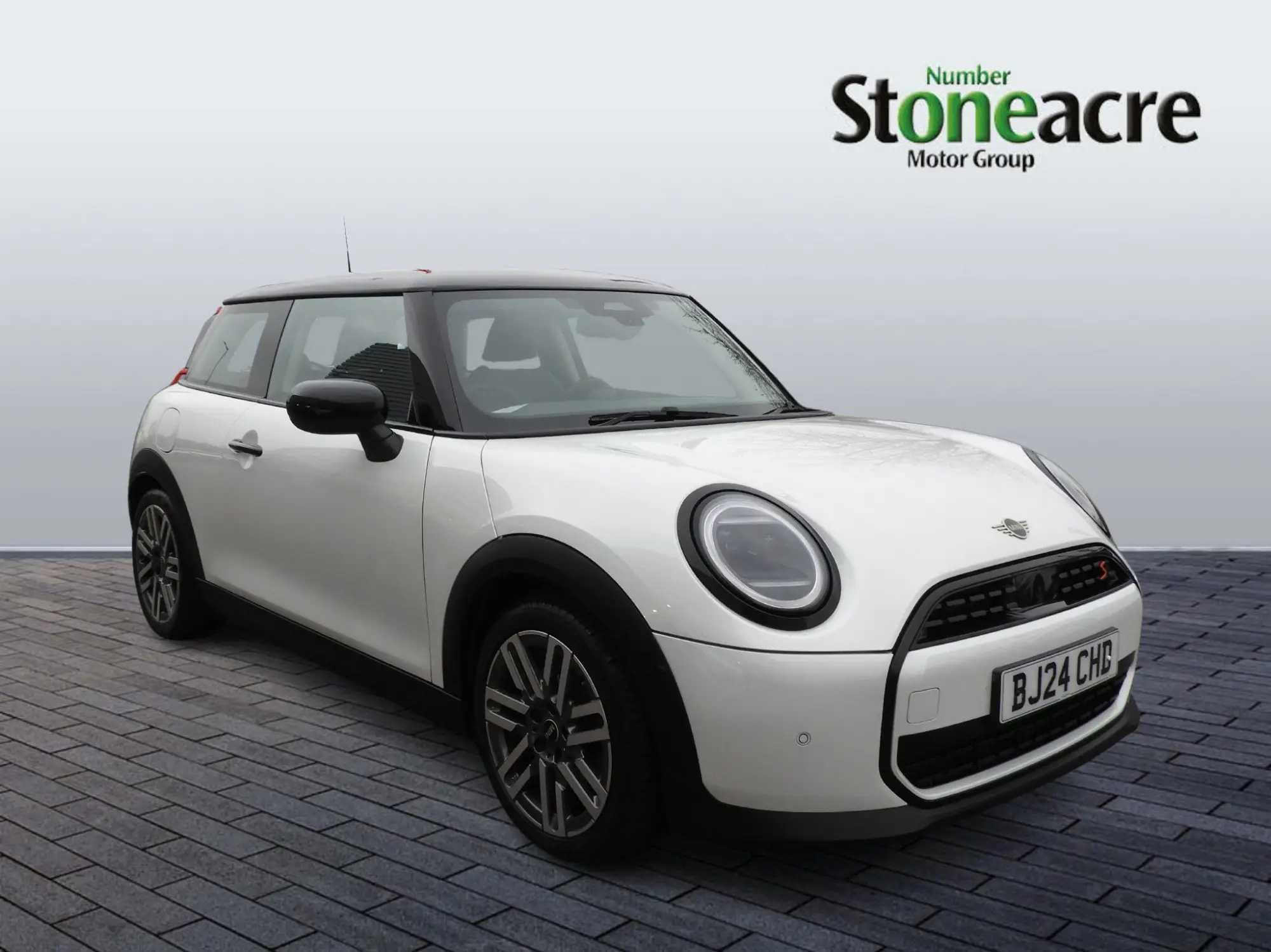 MINI Cooper 2.0S Classic Steptronic Euro 6 (s/s) 3dr BJ24CHD Image 1
