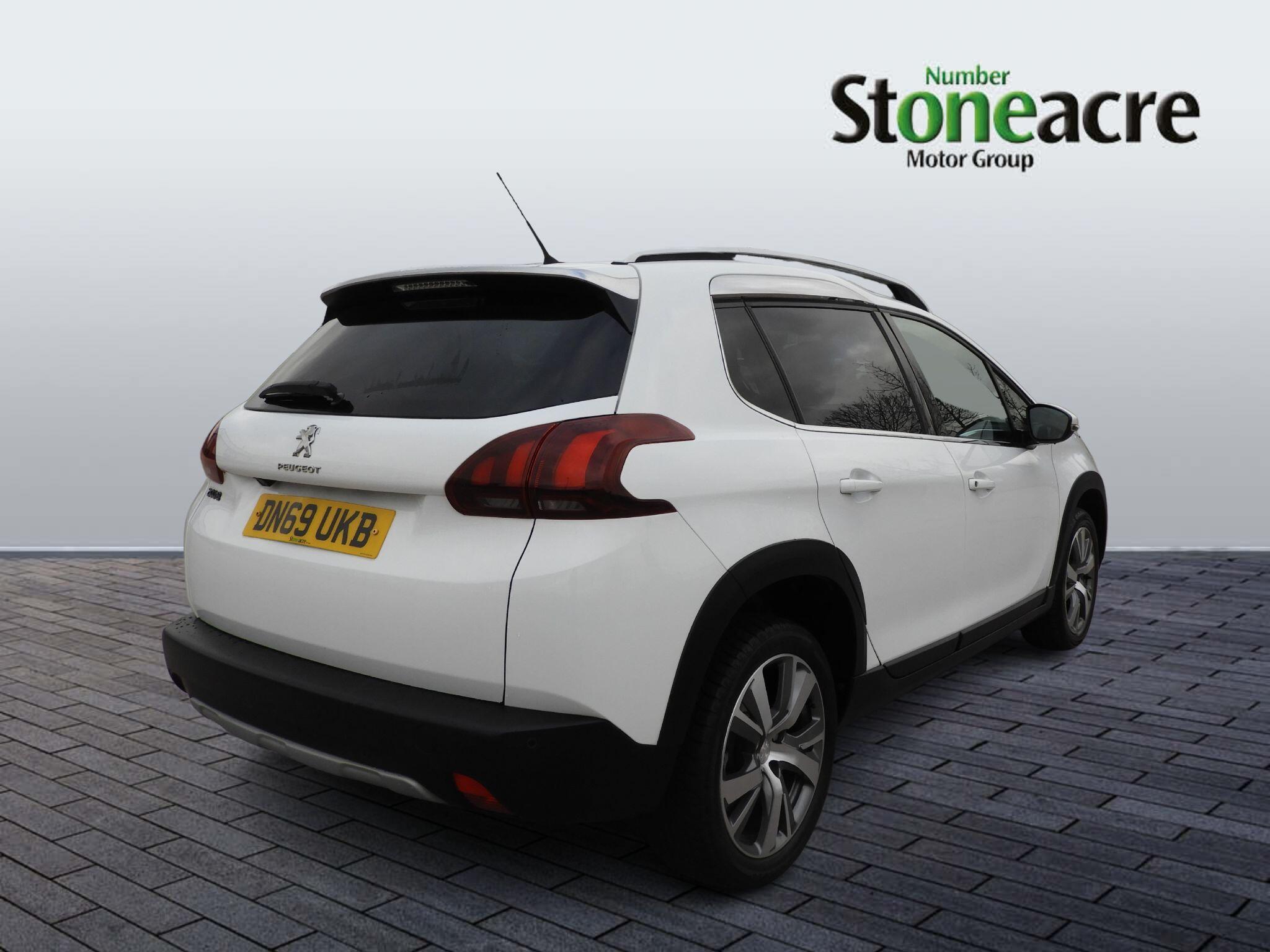 Peugeot 2008 1.2 PureTech Allure Premium Euro 6 (s/s) 5dr DN69UKB Image 3