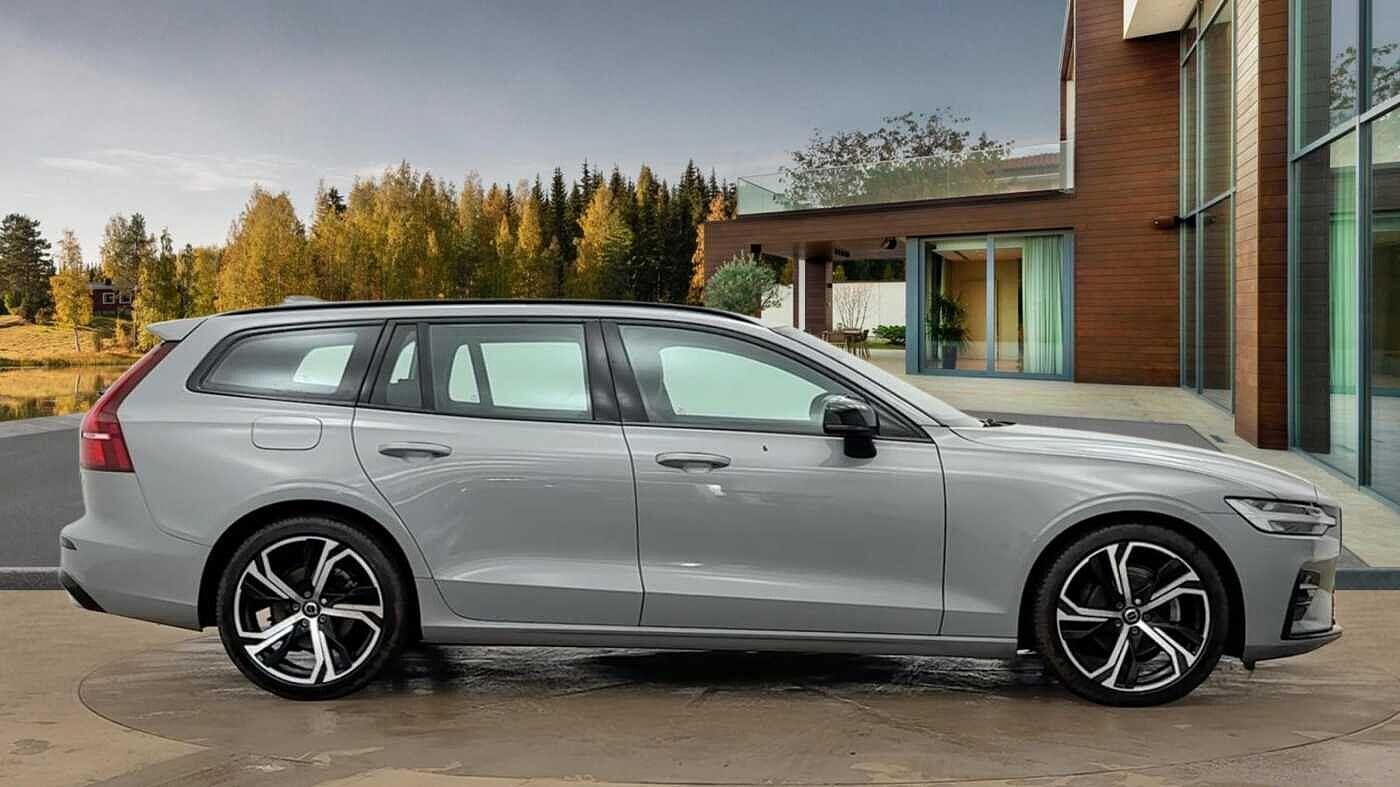 Volvo V60 2.0 B4 MHEV Plus DCT Auto Euro 6 (s/s) 5dr RF74AHK Image 2