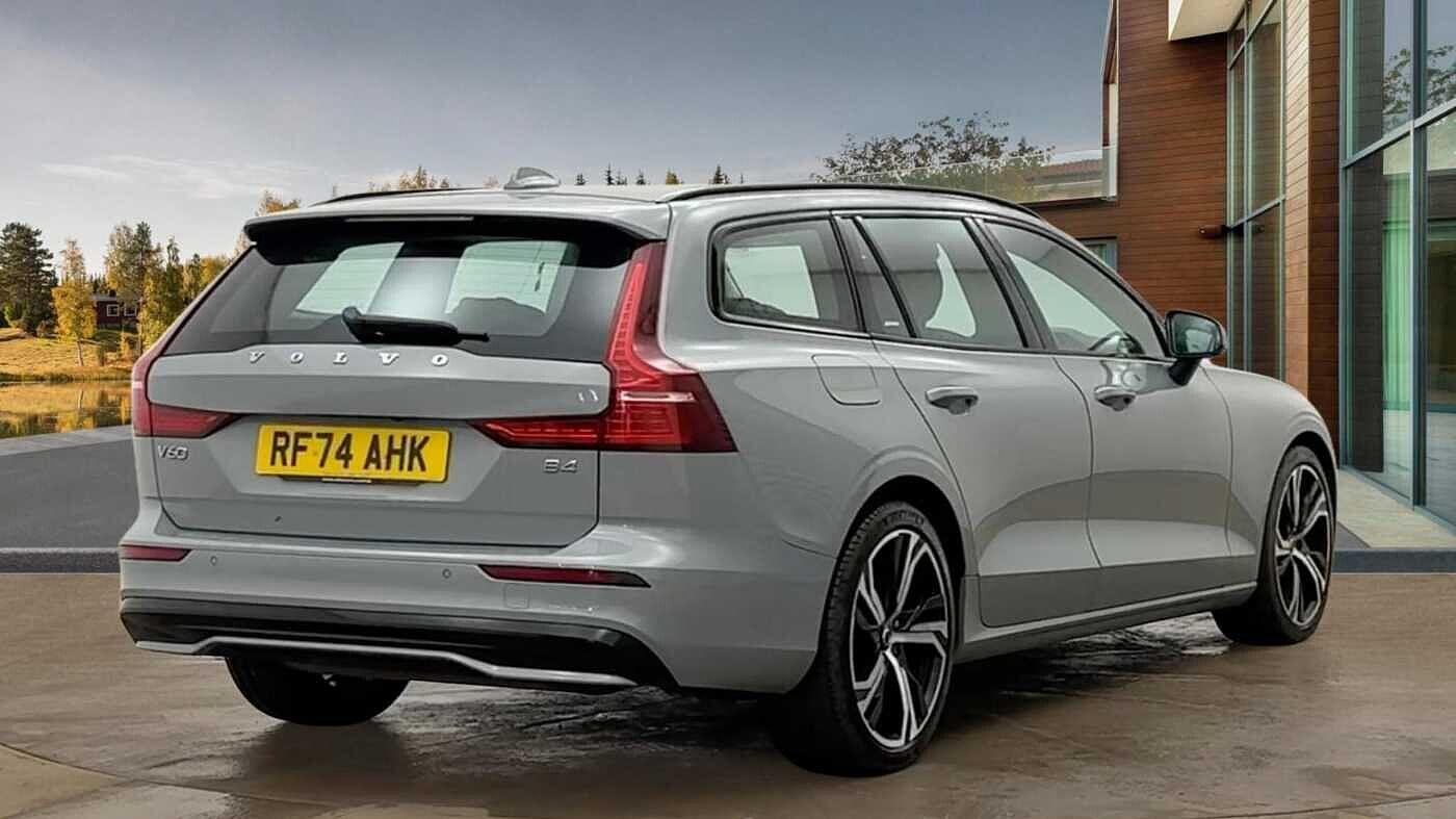 Volvo V60 2.0 B4 MHEV Plus DCT Auto Euro 6 (s/s) 5dr RF74AHK Image 3