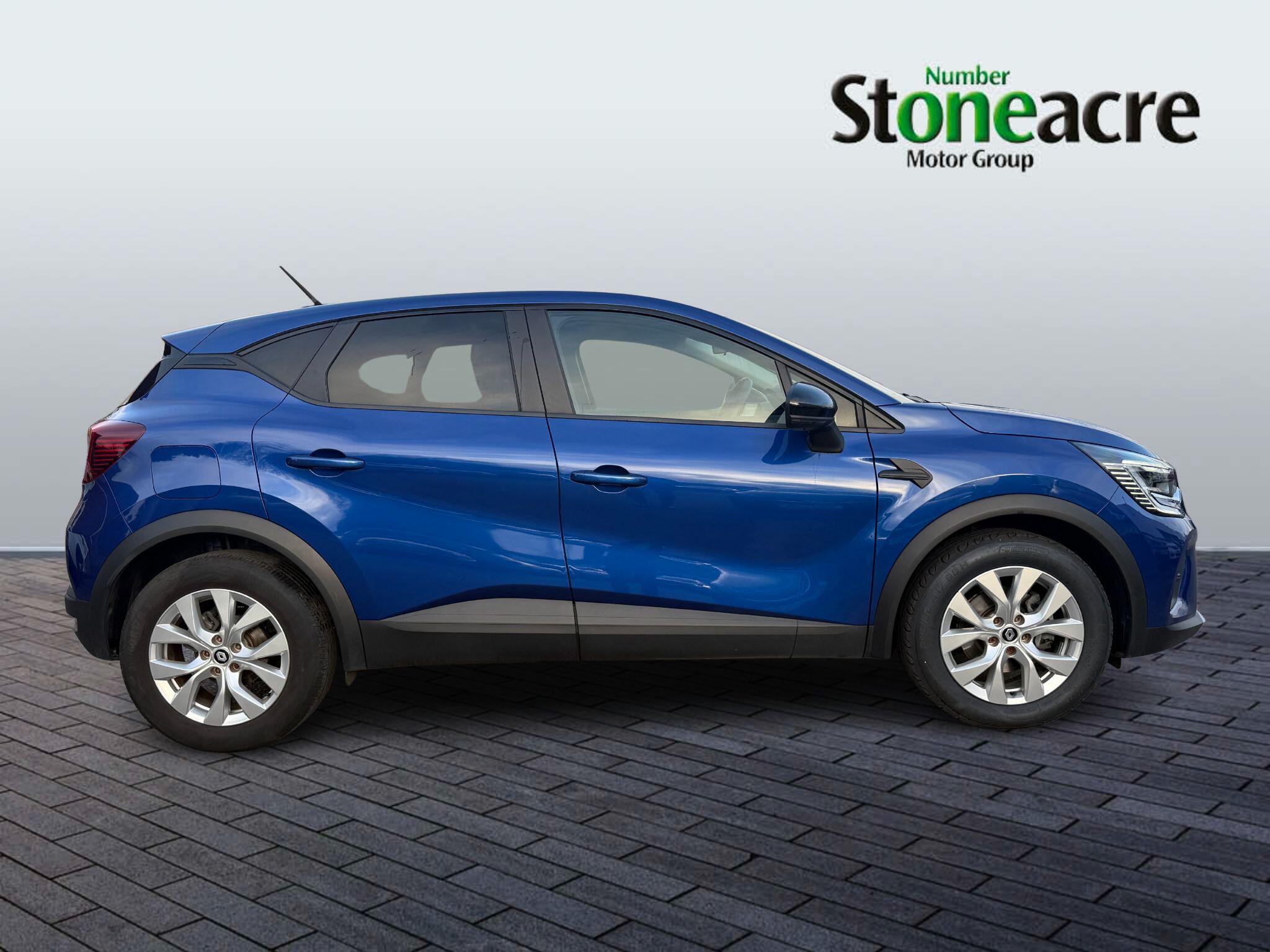 Renault Captur E-Tech 1.6 E-TECH Hybrid 145 Iconic Edition 5dr Auto BYZ1760 Image 2