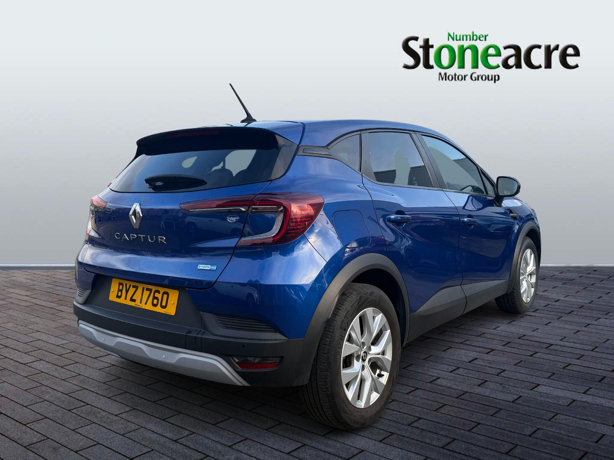 Renault Captur E-Tech 1.6 E-TECH Hybrid 145 Iconic Edition 5dr Auto BYZ1760 Image 3