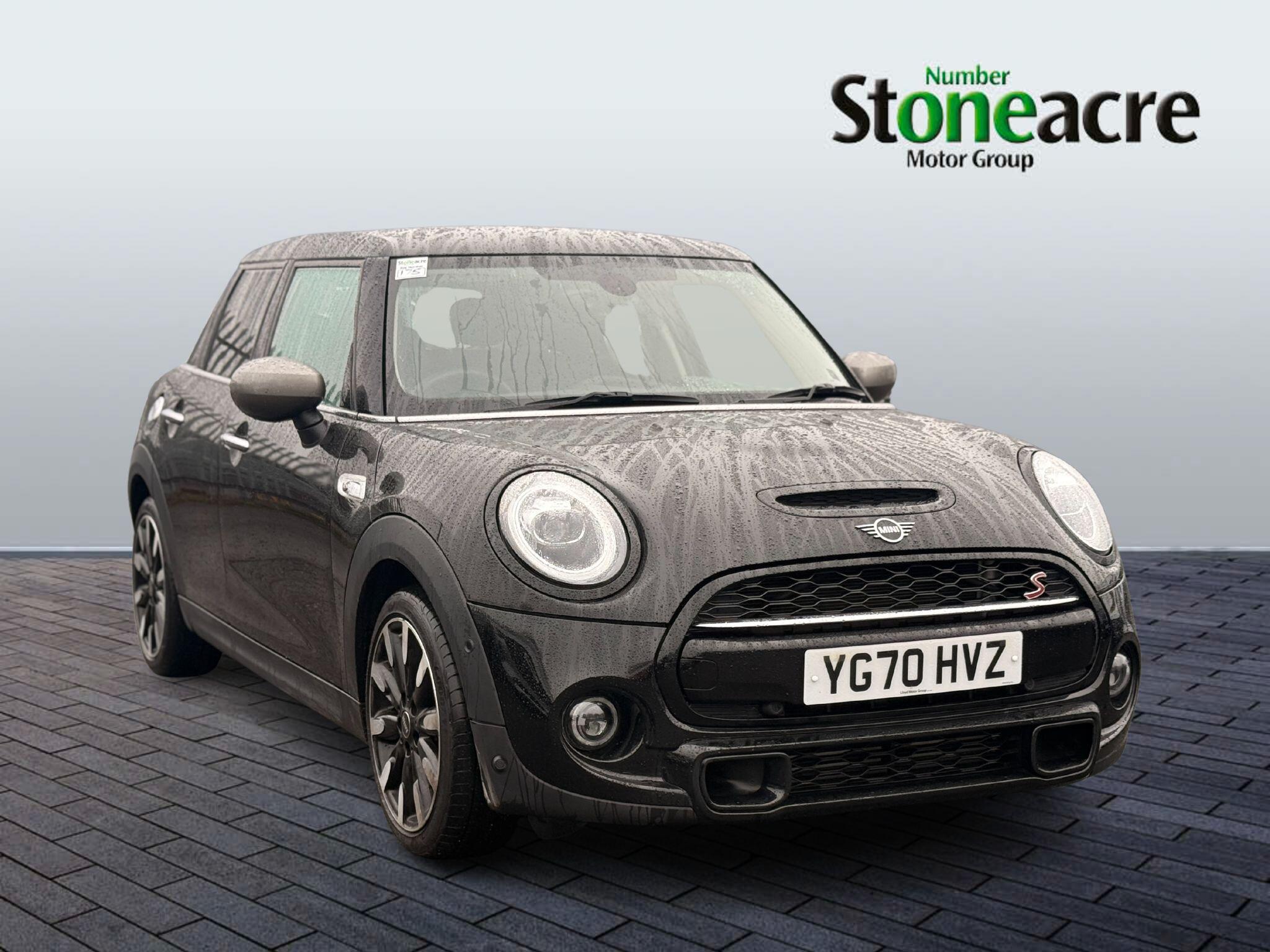 MINI Hatch 2.0 Cooper S Exclusive Steptronic Euro 6 (s/s) 5dr YG70HVZ Image 1