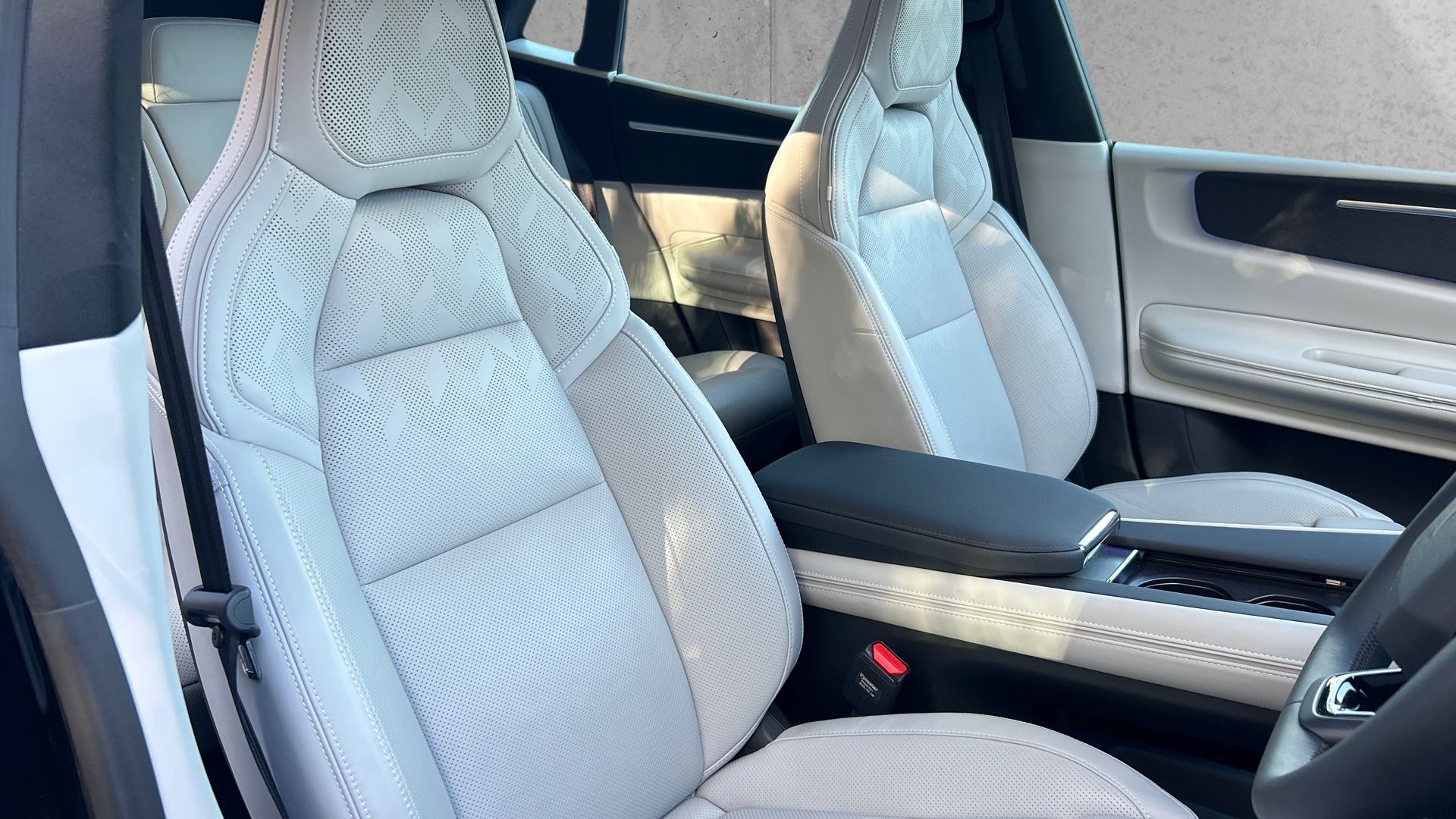 Polestar Polestar 4 Dual Motor 100kWh Long Range Plus SUV 5dr Electric Auto 4WD (544 ps) OE25ZXR Image 1