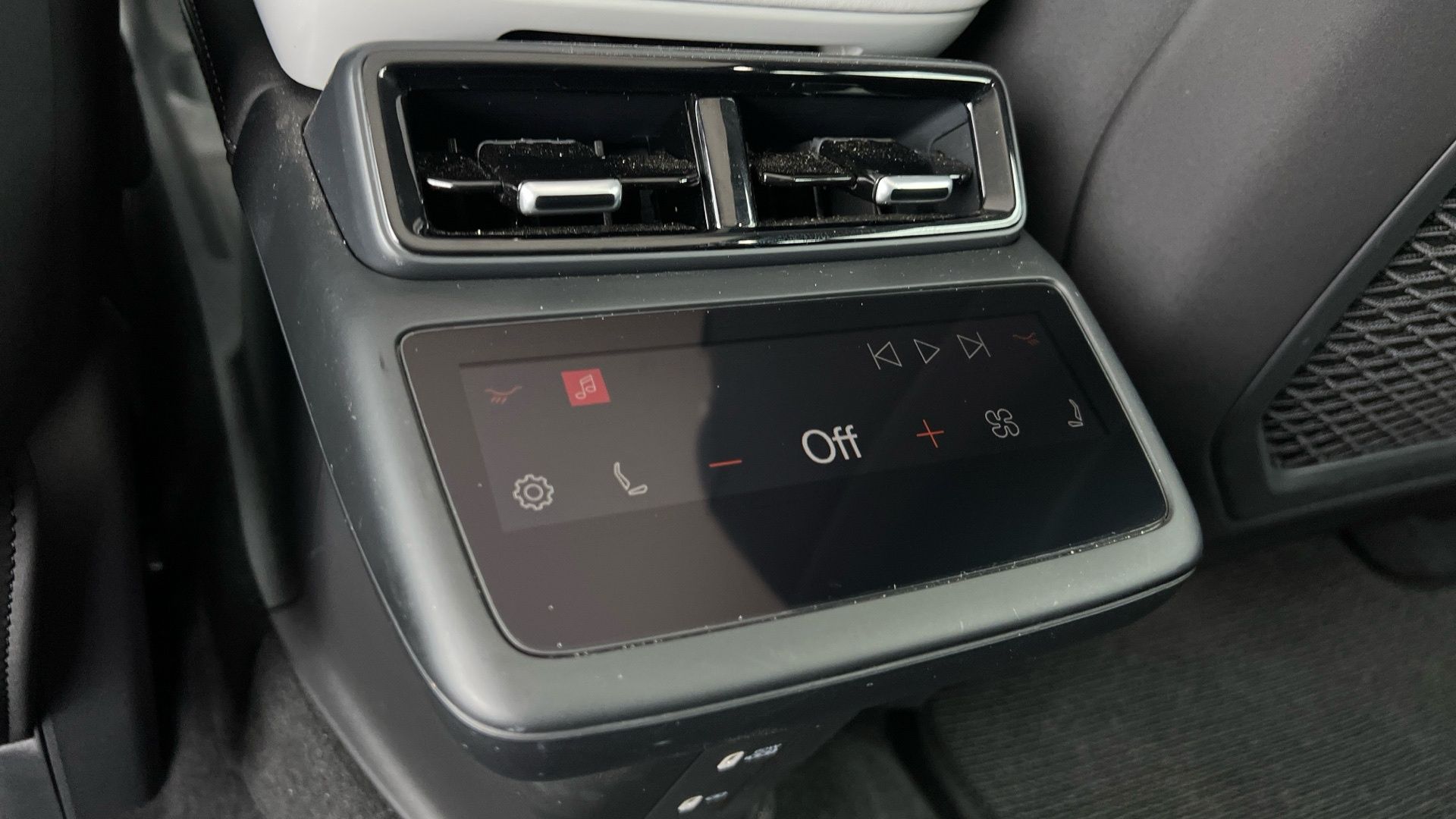 Polestar Polestar 4 Dual Motor 100kWh Long Range Plus SUV 5dr Electric Auto 4WD (544 ps) OY25VDX Image 3