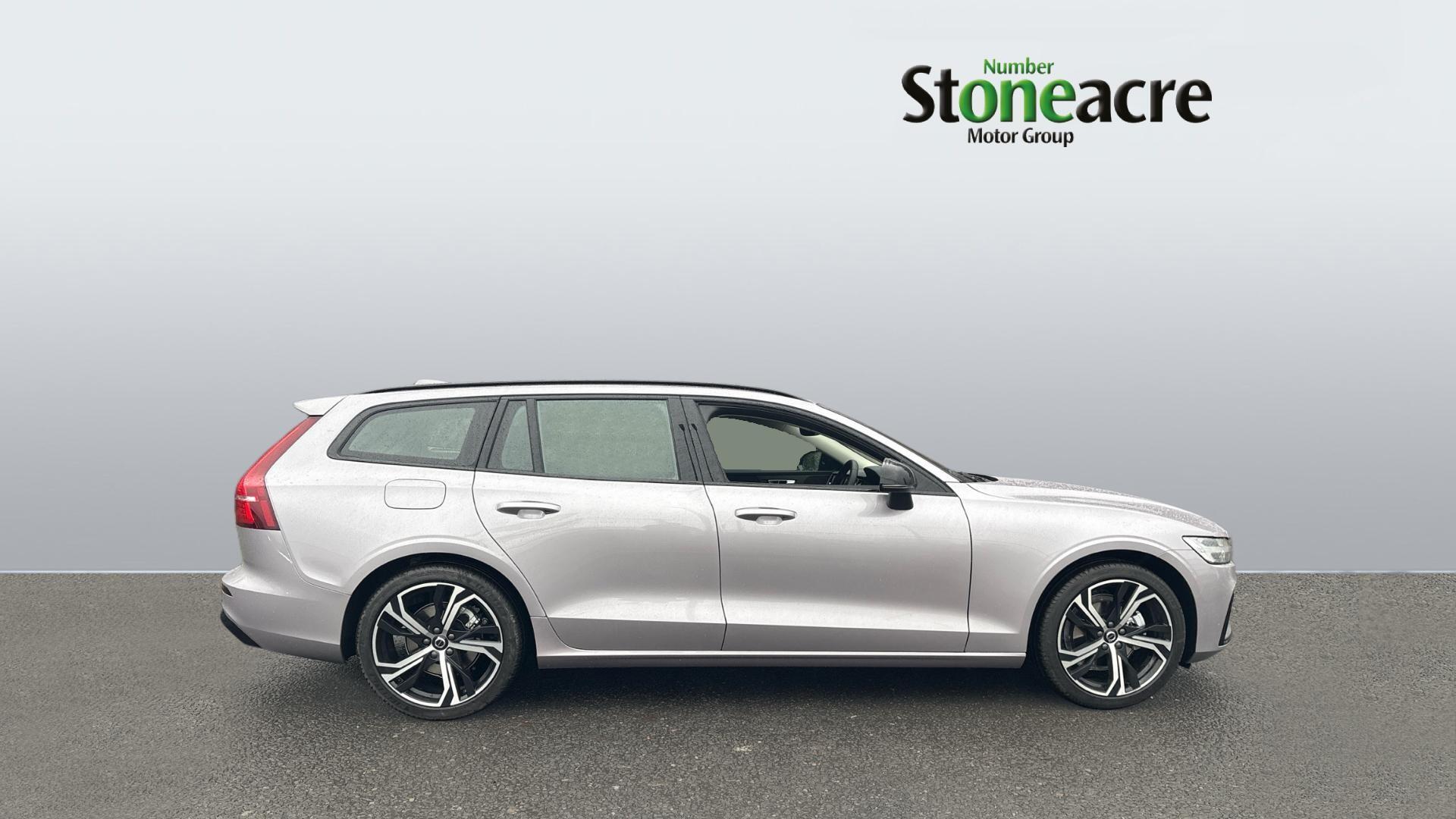 Volvo V60 2.0 B4 MHEV Plus DCT Auto Euro 6 (s/s) 5dr NG75VKX Image 3