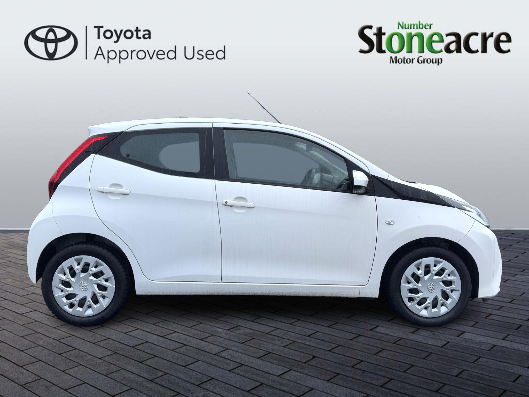 Toyota Aygo 1.0 VVT-i x-play Hatchback 5dr Petrol Manual Euro 6 (s/s) (71 ps) NU71JUK Image 2