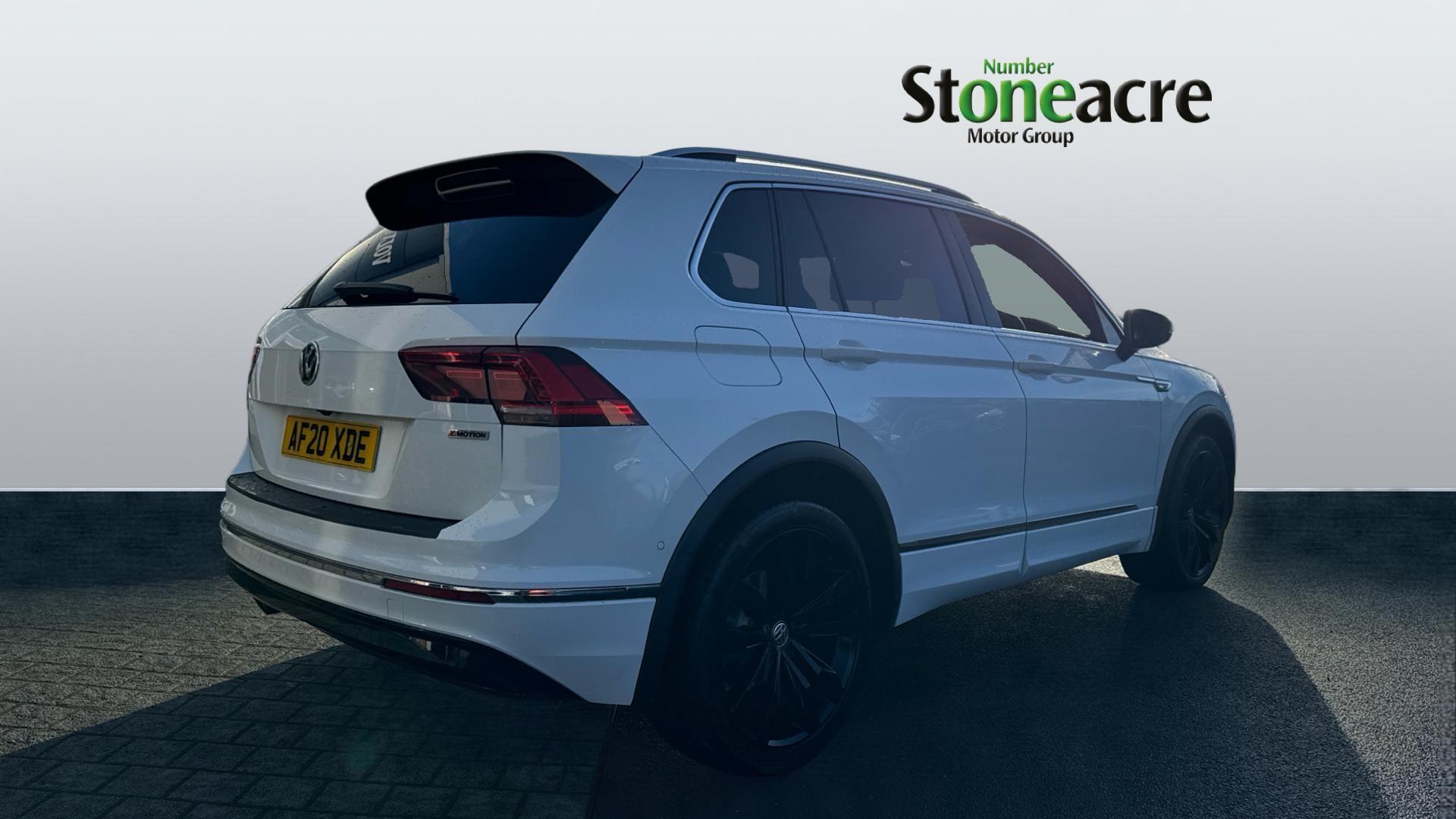 Volkswagen Tiguan 2.0 TDI R-Line Tech DSG 4Motion Euro 6 (s/s) 5dr AF20XDE Image 2