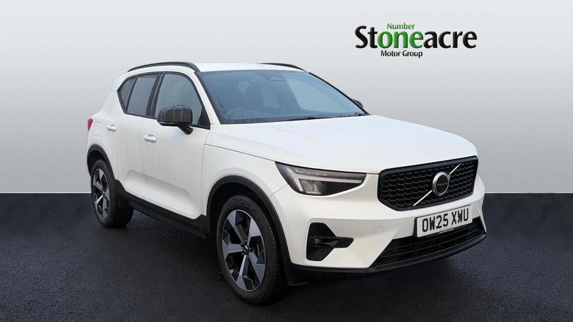 Volvo XC40 2.0 B3P Plus Dark 5dr Auto OW25XWU Image 1