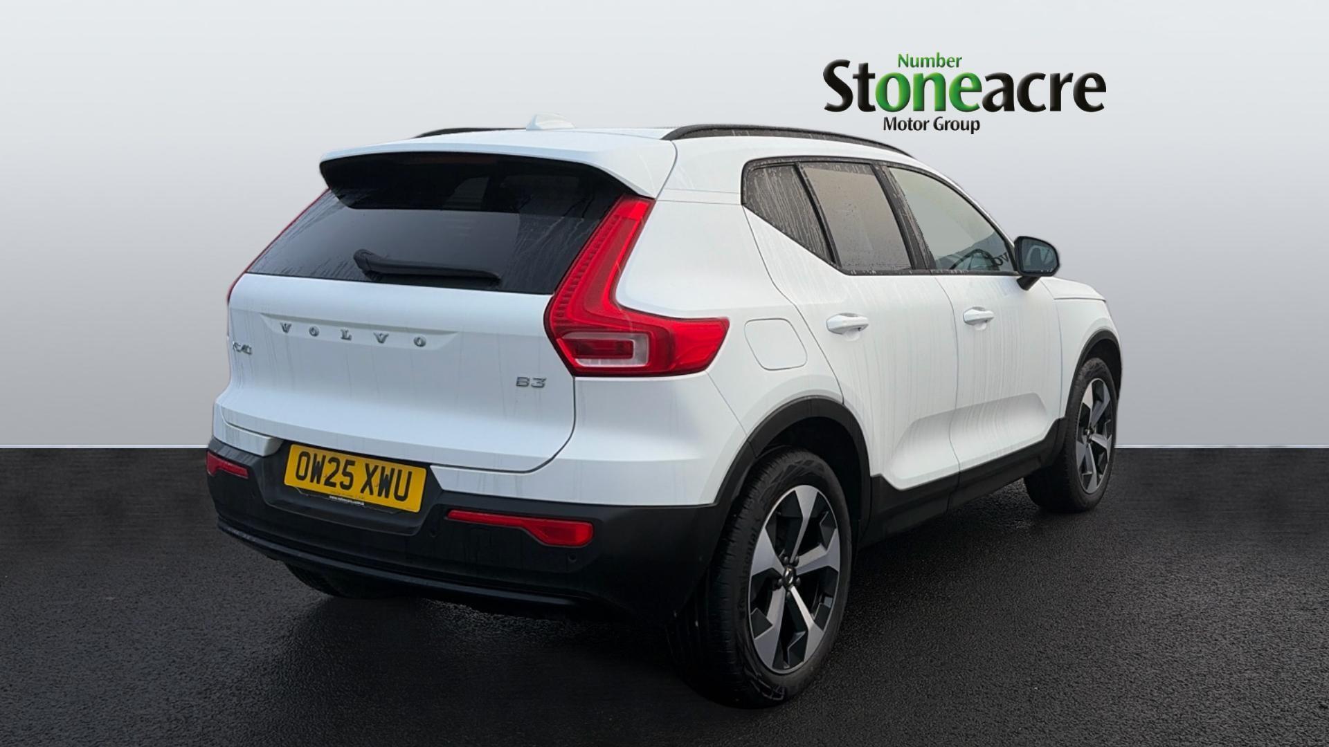 Volvo XC40 2.0 B3P Plus Dark 5dr Auto OW25XWU Image 2