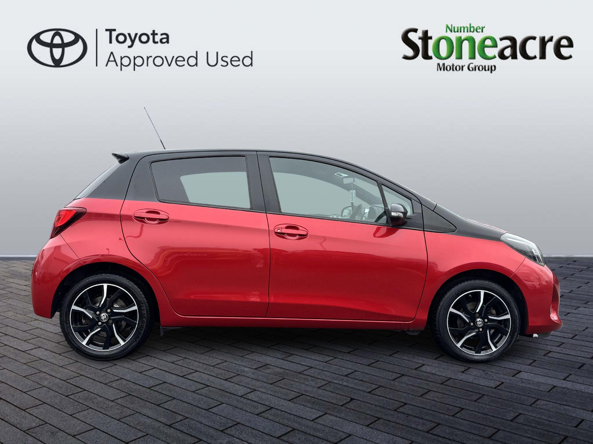 Toyota Yaris 1.33 VVT-i Design 5dr NU66KSO Image 2