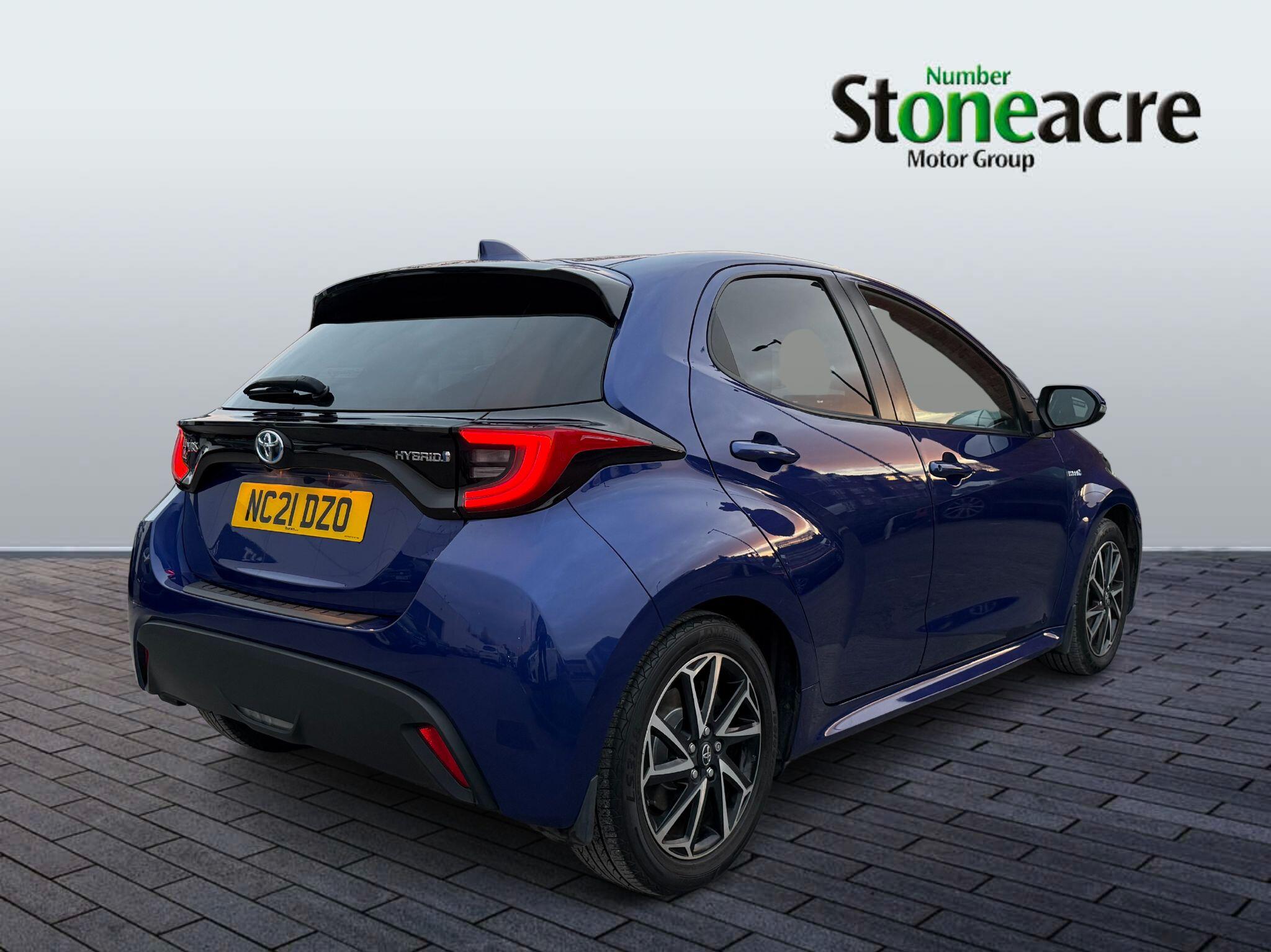 Toyota Yaris 1.5 Hybrid Design 5dr CVT NC21DZO Image 3