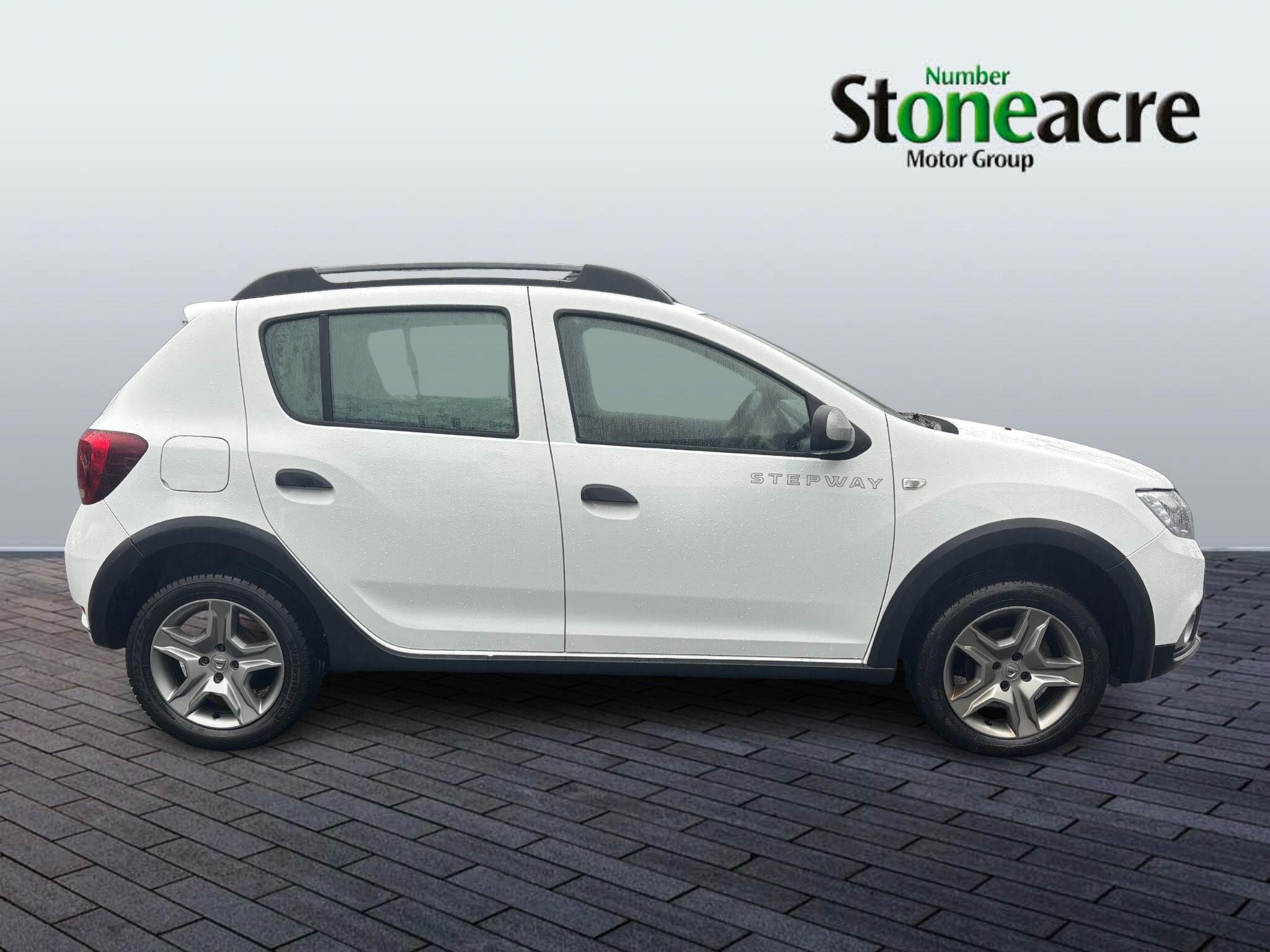 Dacia Sandero Stepway 0.9 TCe Comfort 5dr YT19GCV Image 2