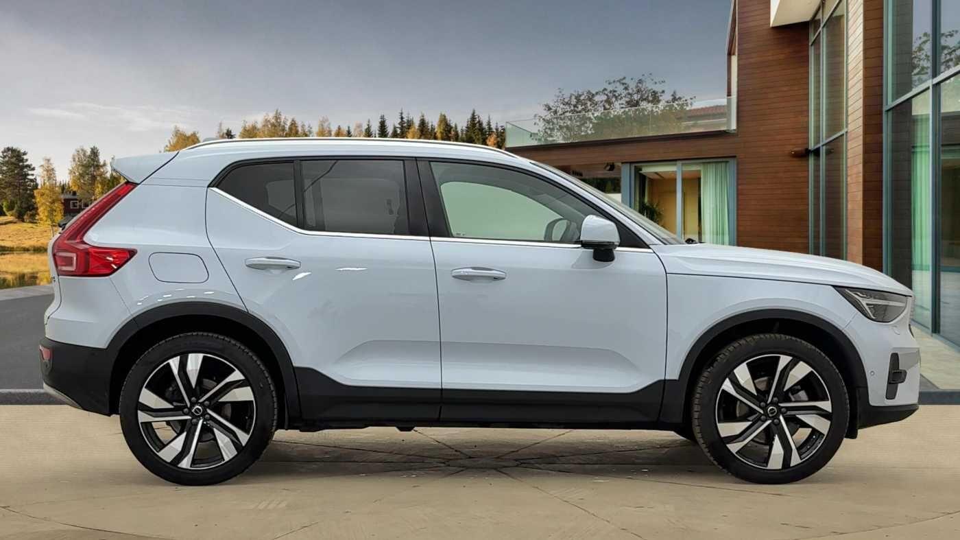 Volvo XC40 2.0 B3 MHEV Ultra Bright DCT Auto Euro 6 (s/s) 5dr OY25VLH Image 2