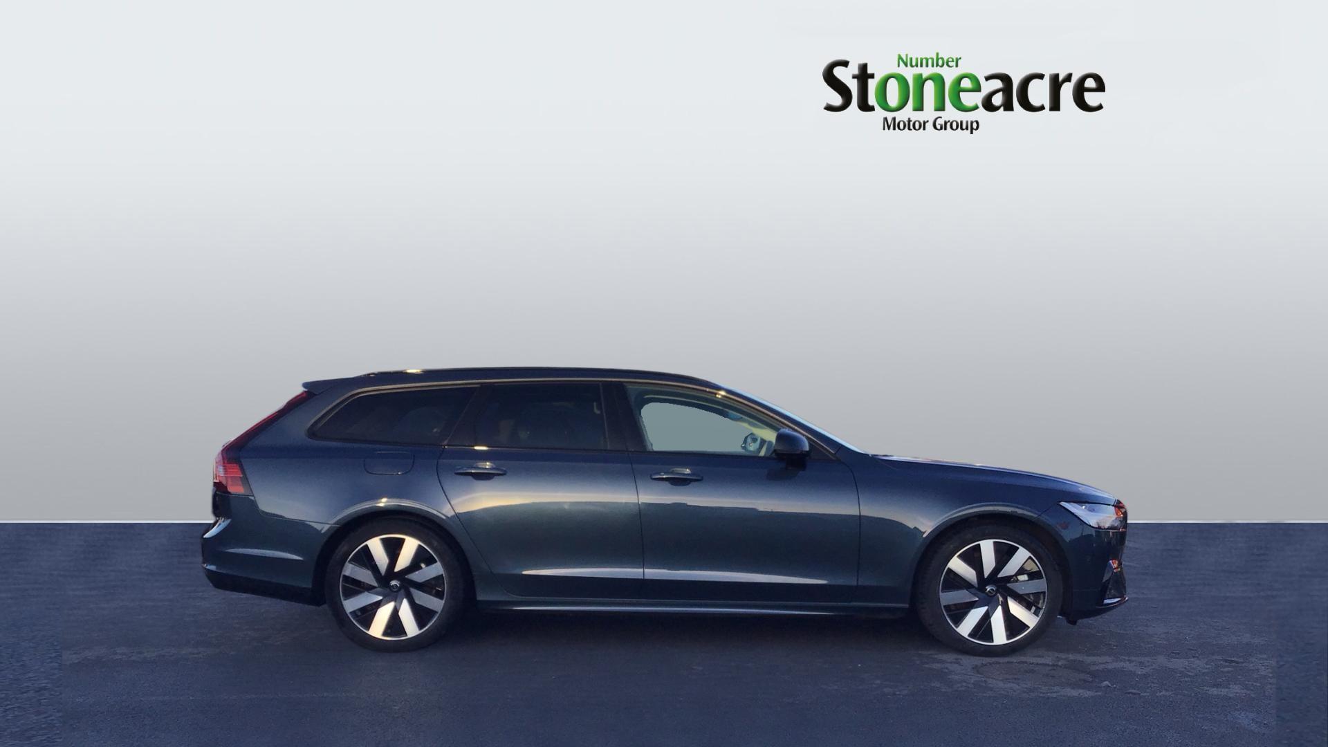 Volvo V90 Plug-In Hybrid 2.0h T6 18.8kWh Plus Auto AWD Euro 6 (s/s) 5dr RF74AVV Image 3