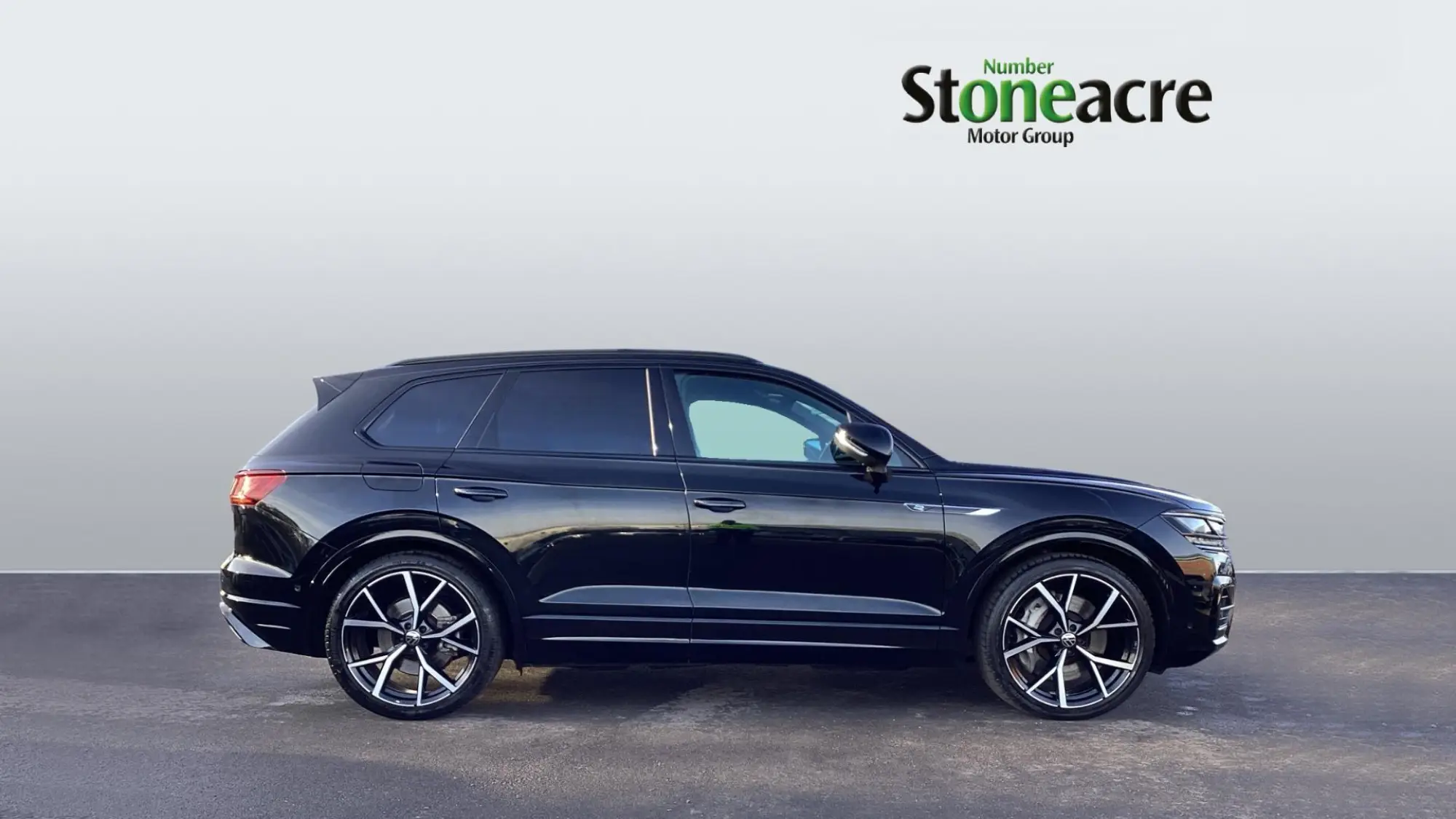 Volkswagen Touareg 3.0 V6 TSI eHybrid 14.3kWh R Tiptronic 4Motion Euro 6 (s/s) 5dr YH73NSU Image 3