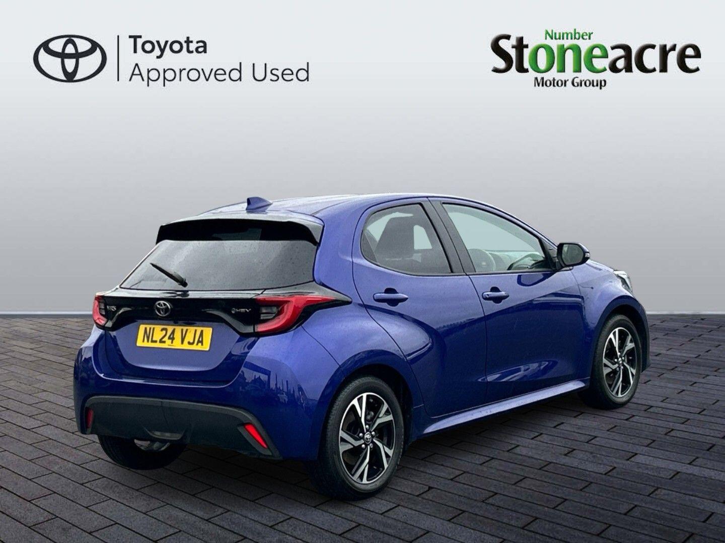 Toyota Yaris 1.5 Hybrid Design 5dr CVT NL24VJA Image 3