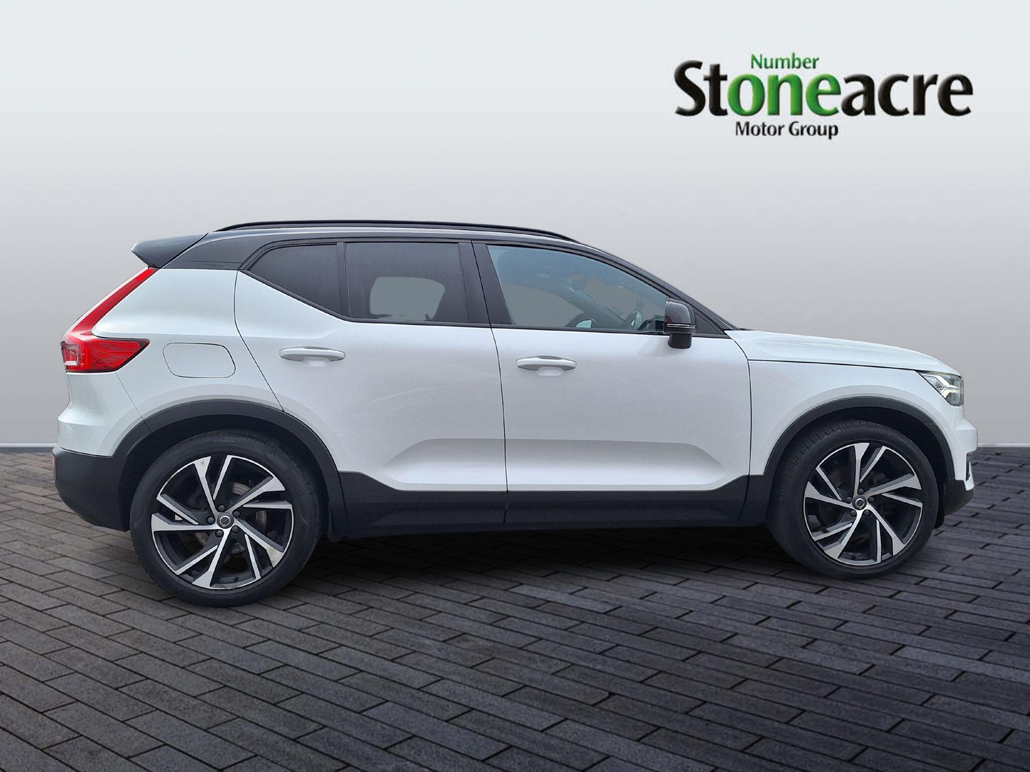 Volvo XC40 2.0 T4 R-Design Pro Auto Euro 6 (s/s) 5dr CK20KHF Image 2