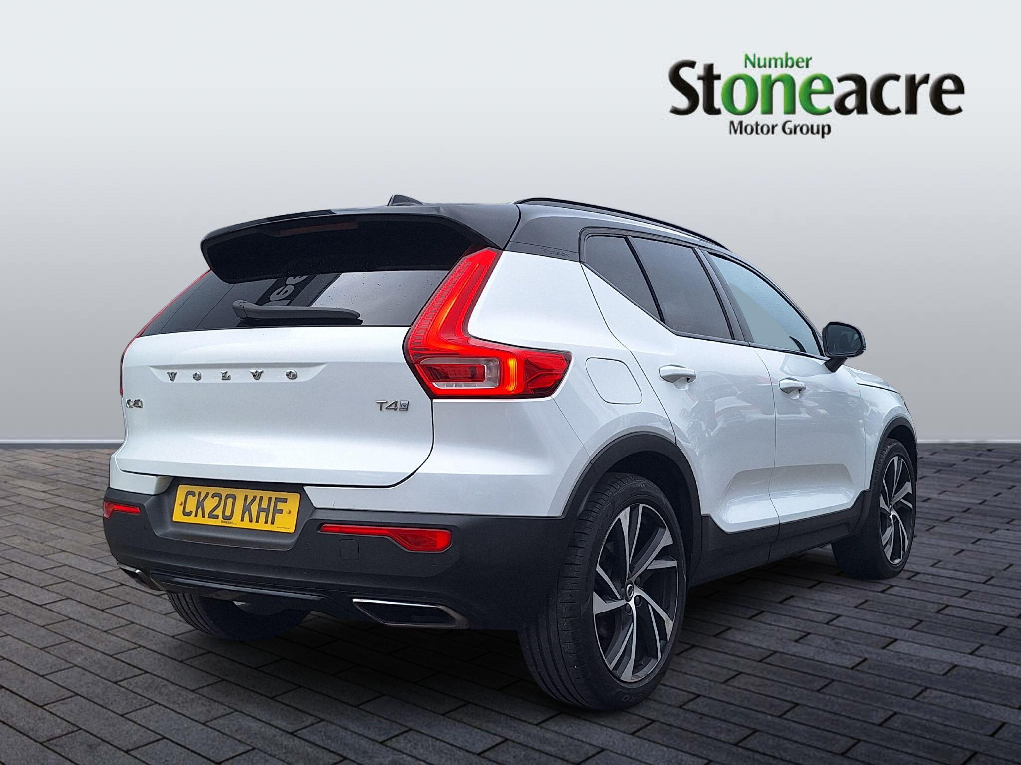 Volvo XC40 2.0 T4 R-Design Pro Auto Euro 6 (s/s) 5dr CK20KHF Image 3