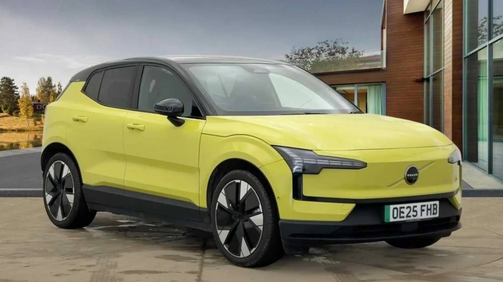 Volvo EX30 315kW Twin Motor Performance Ultra 69kWh 5dr Auto OE25FHB Image 1