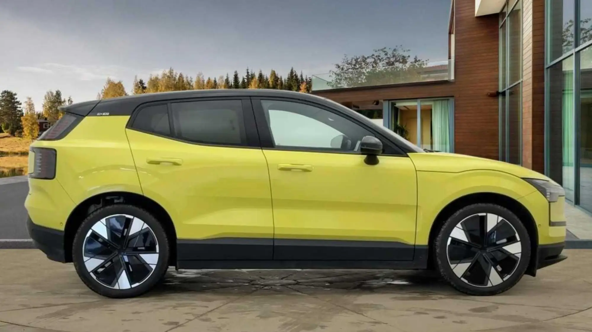 Volvo EX30 315kW Twin Motor Performance Ultra 69kWh 5dr Auto OE25FHB Image 2