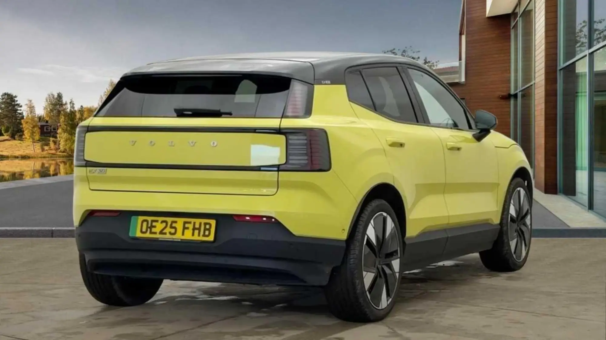 Volvo EX30 315kW Twin Motor Performance Ultra 69kWh 5dr Auto OE25FHB Image 3